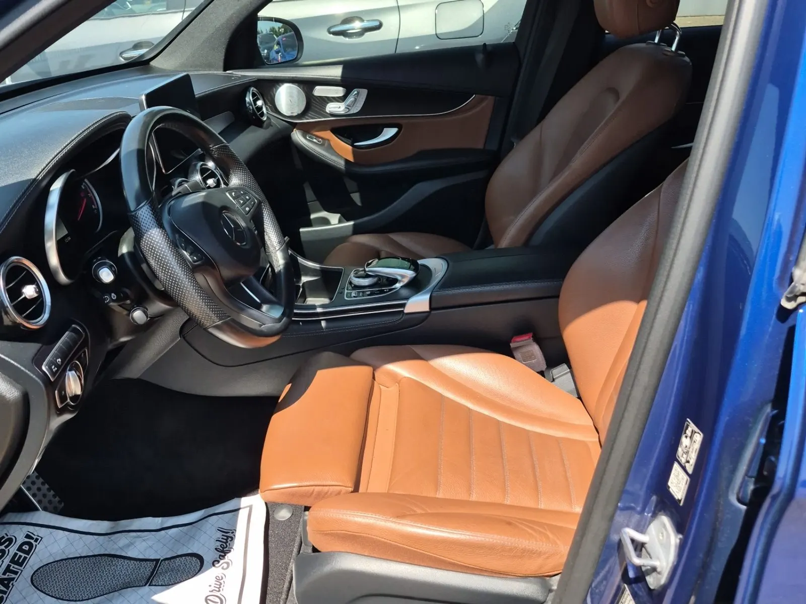 Front Interior Photo