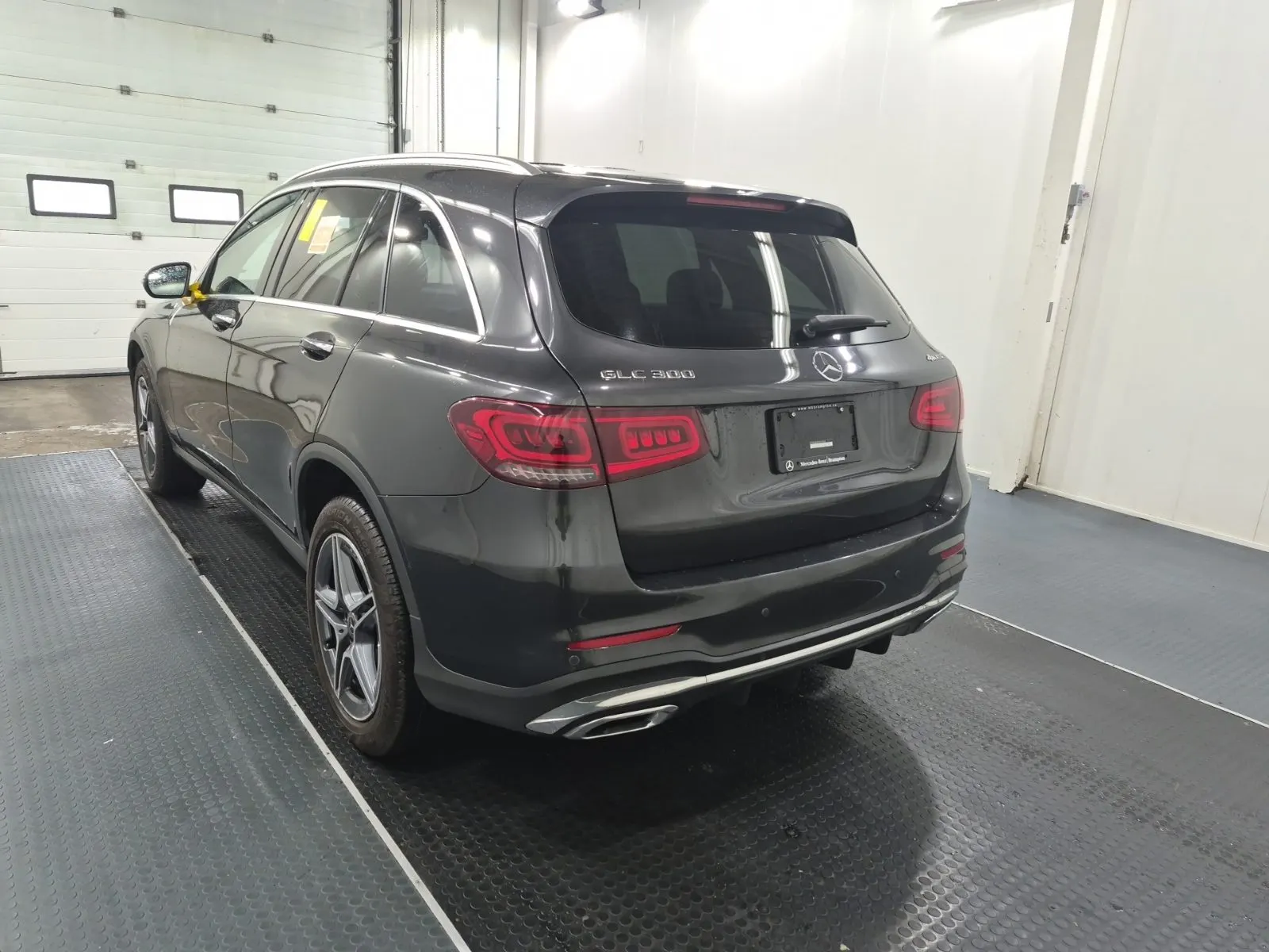 Driver Rear 3/4 Photo