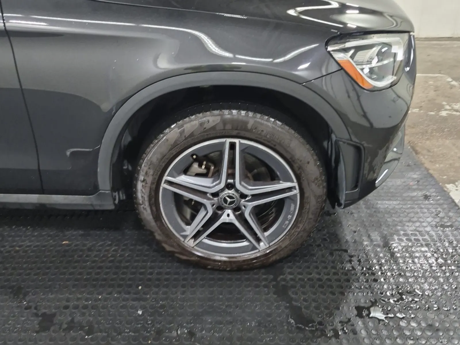 Right Front Wheel/Tire Photo