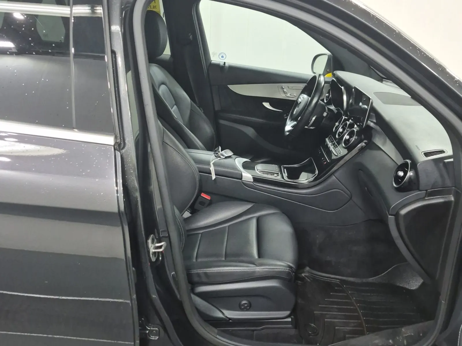 Right Side Interior Photo