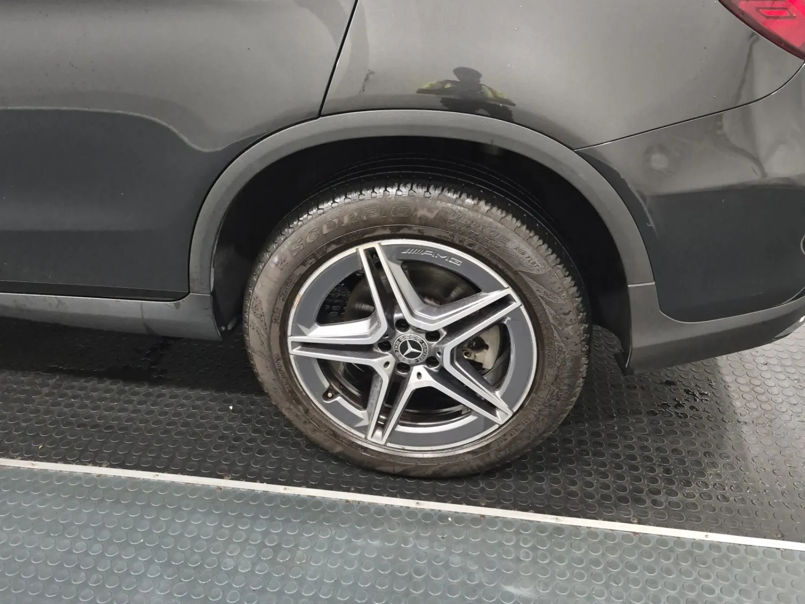 Left Rear Wheel/Tire Photo
