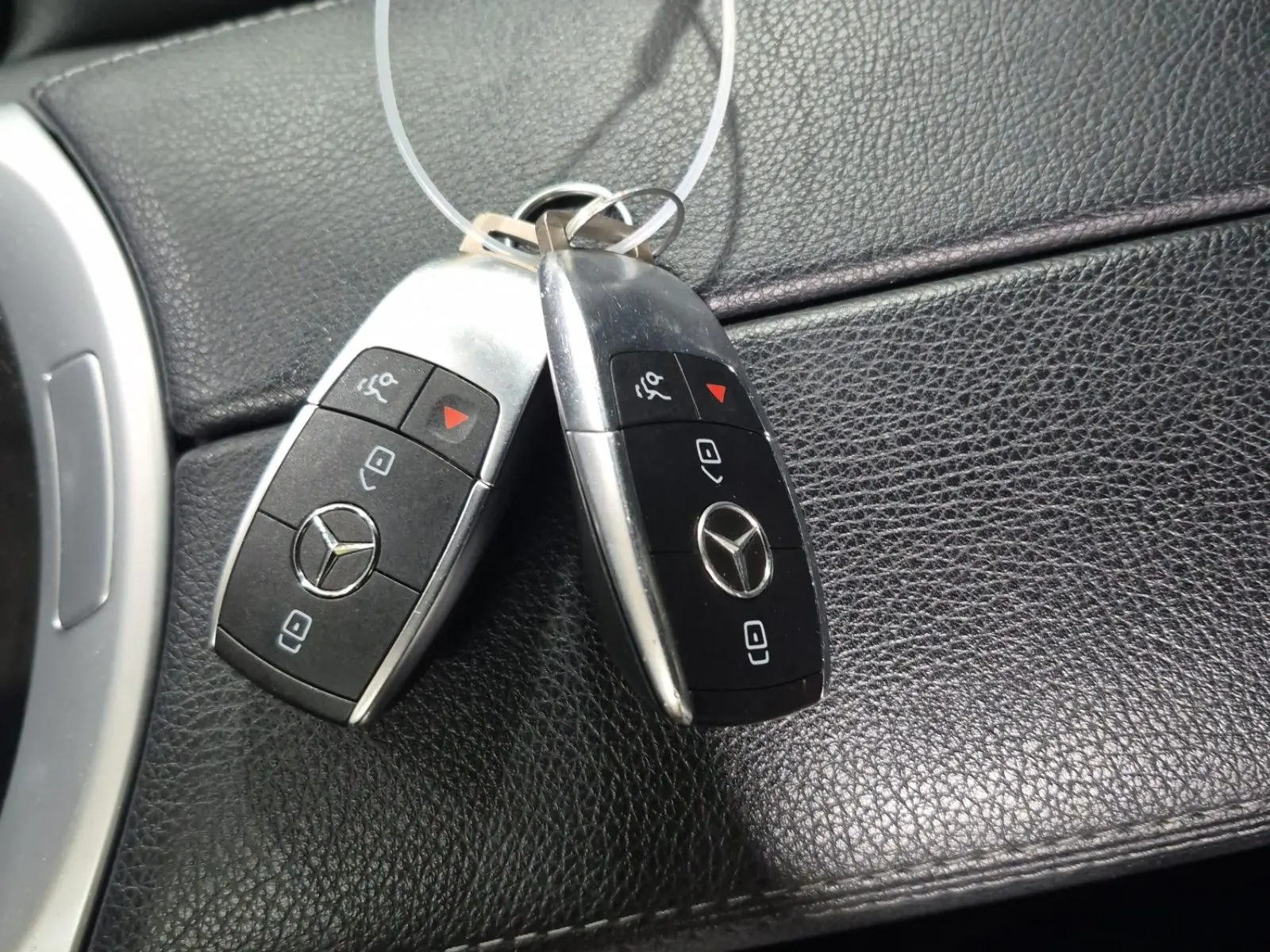 Keys/Fobs/Manual Photo