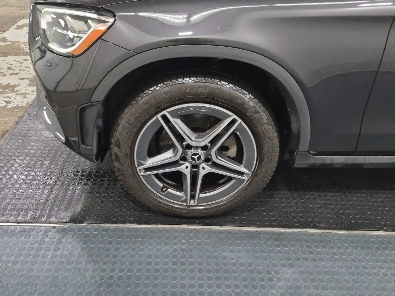 Front driver wheel/tire photo