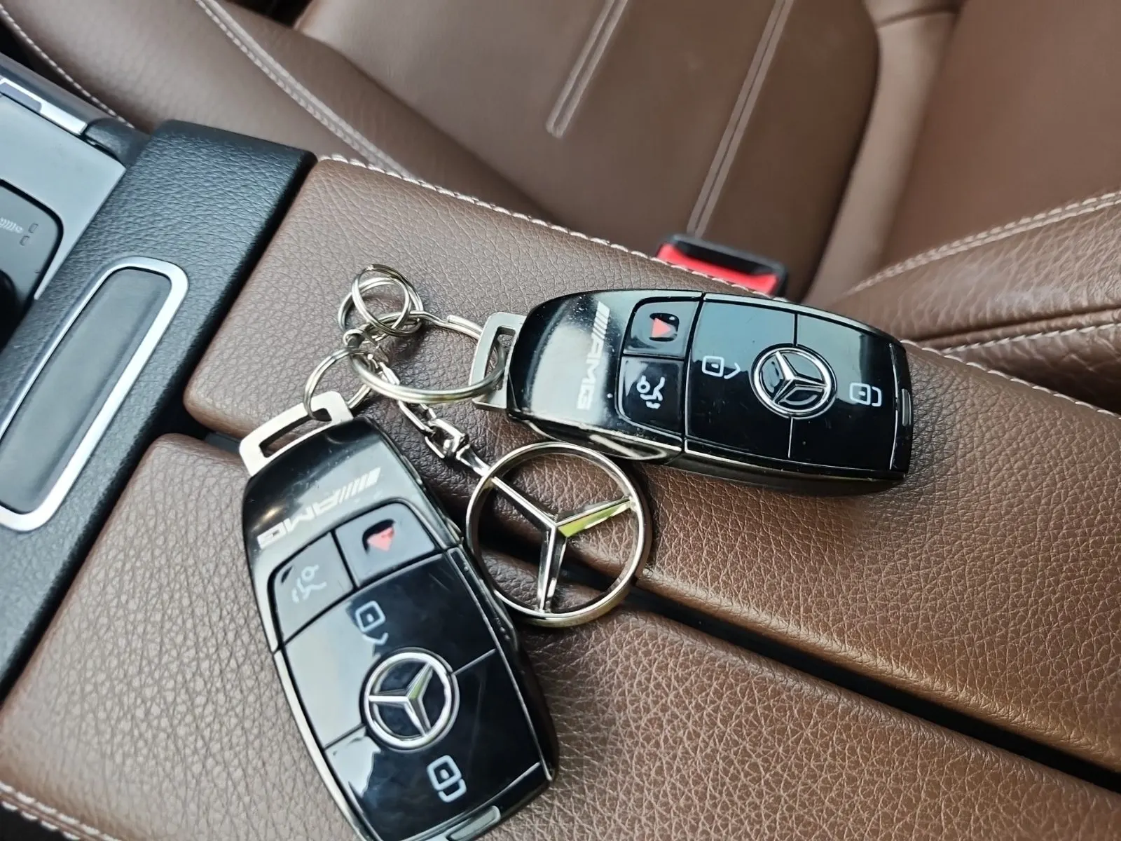 Keys/Fobs/Manual Photo