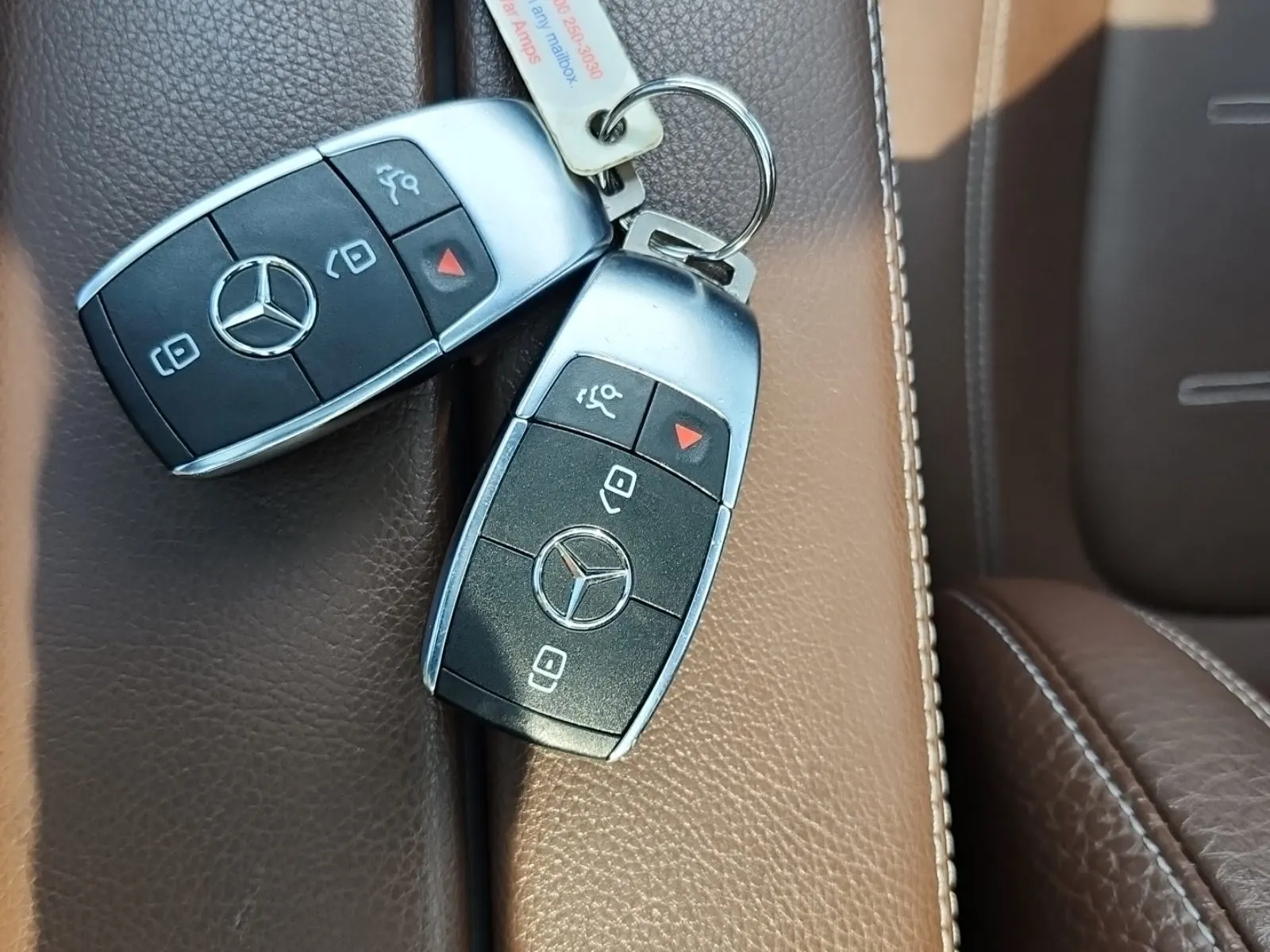 Keys/Fobs/Manual Photo