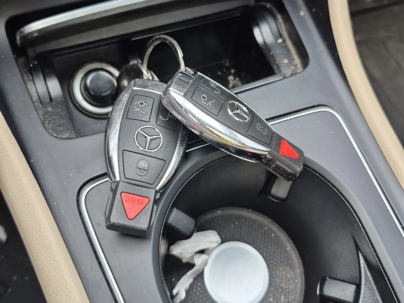 Keys/Fobs/Manual Photo