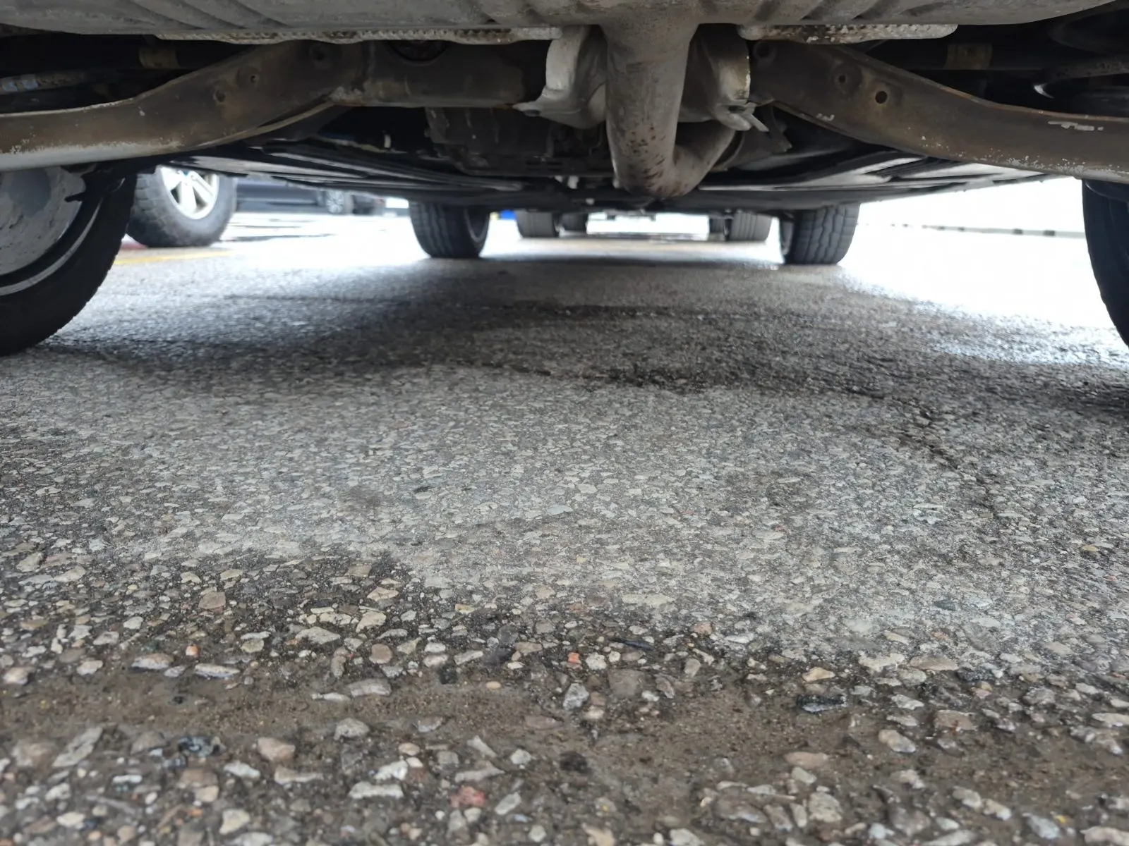Undercarriage - Rear Photo