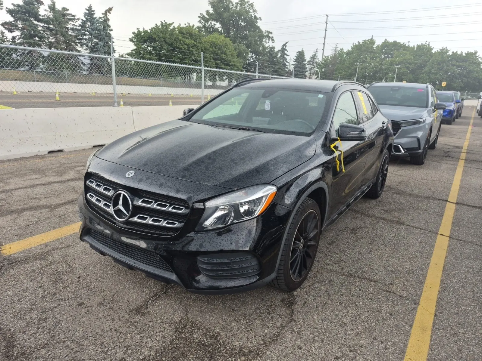 Front driver 3/4 photo