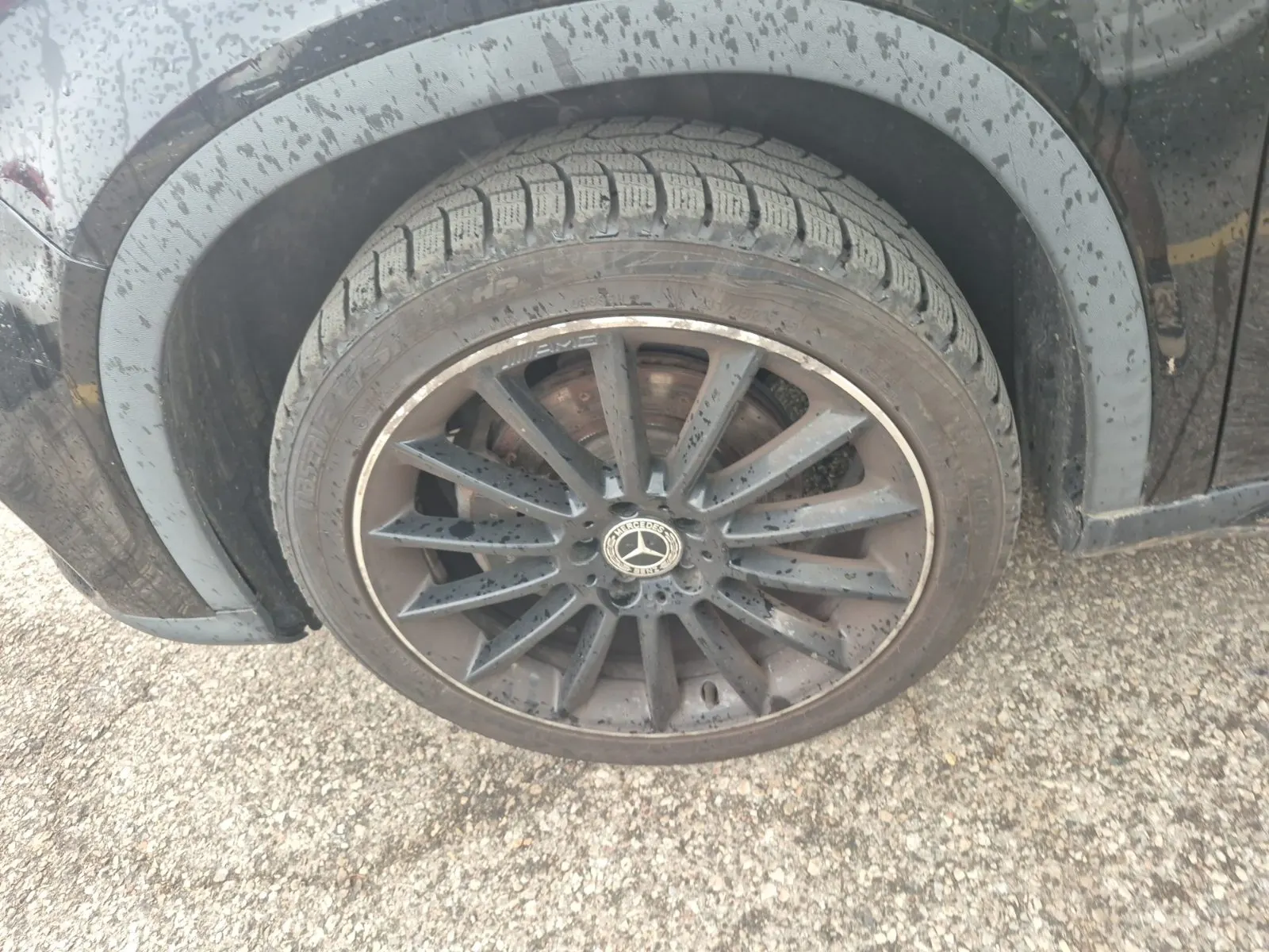 Front driver wheel/tire photo