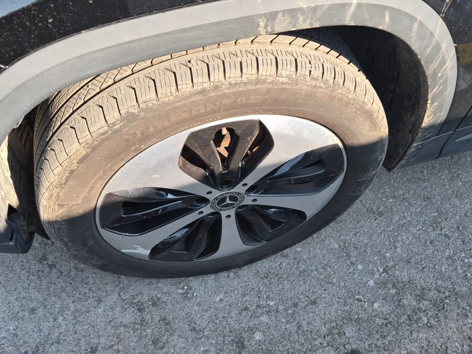 Front driver wheel/tire photo