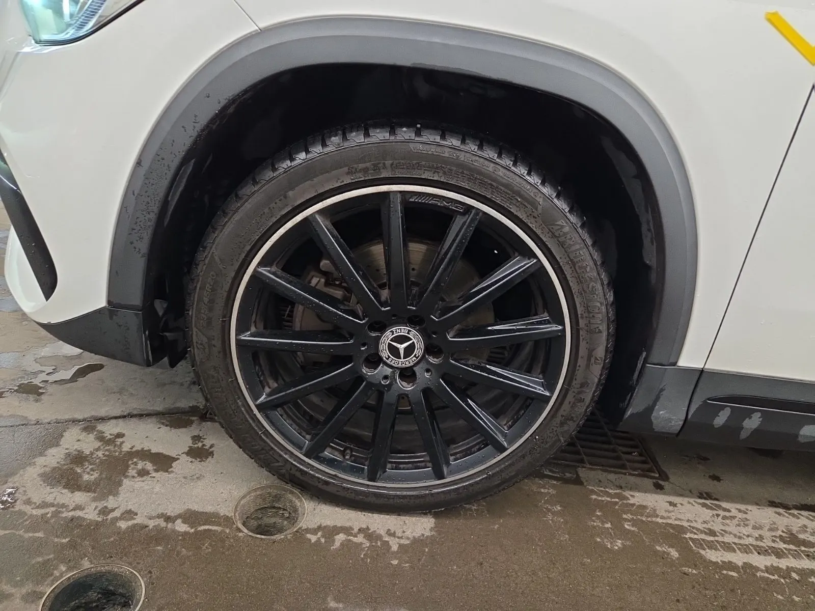 Front driver wheel/tire photo