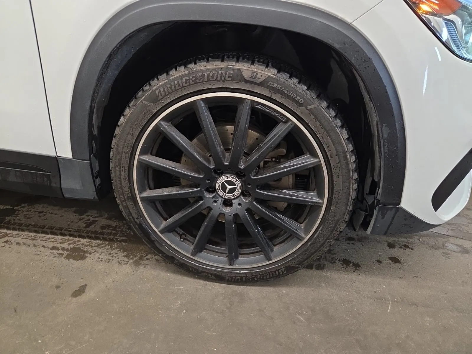 Right Front Wheel/Tire Photo