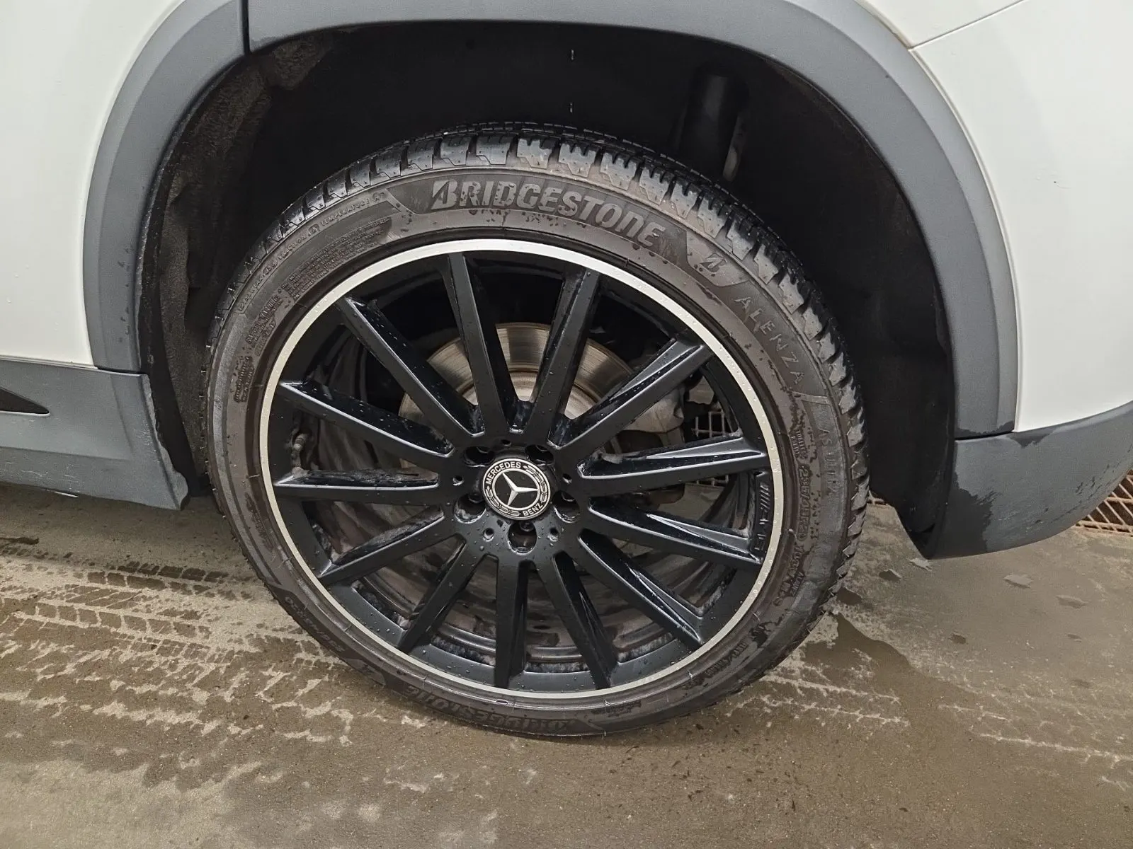 Left Rear Wheel/Tire Photo