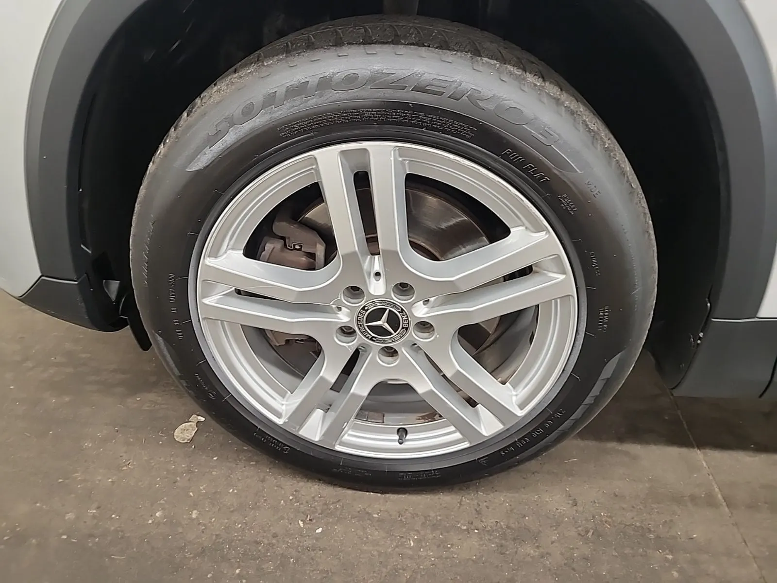 Front driver wheel/tire photo