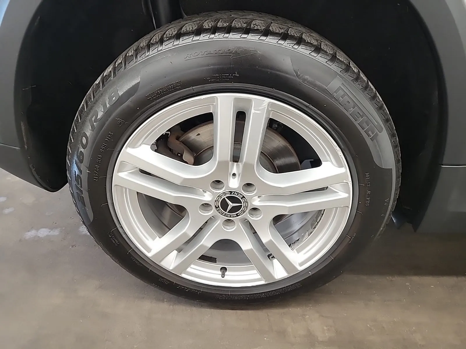 Right Rear Wheel/Tire Photo