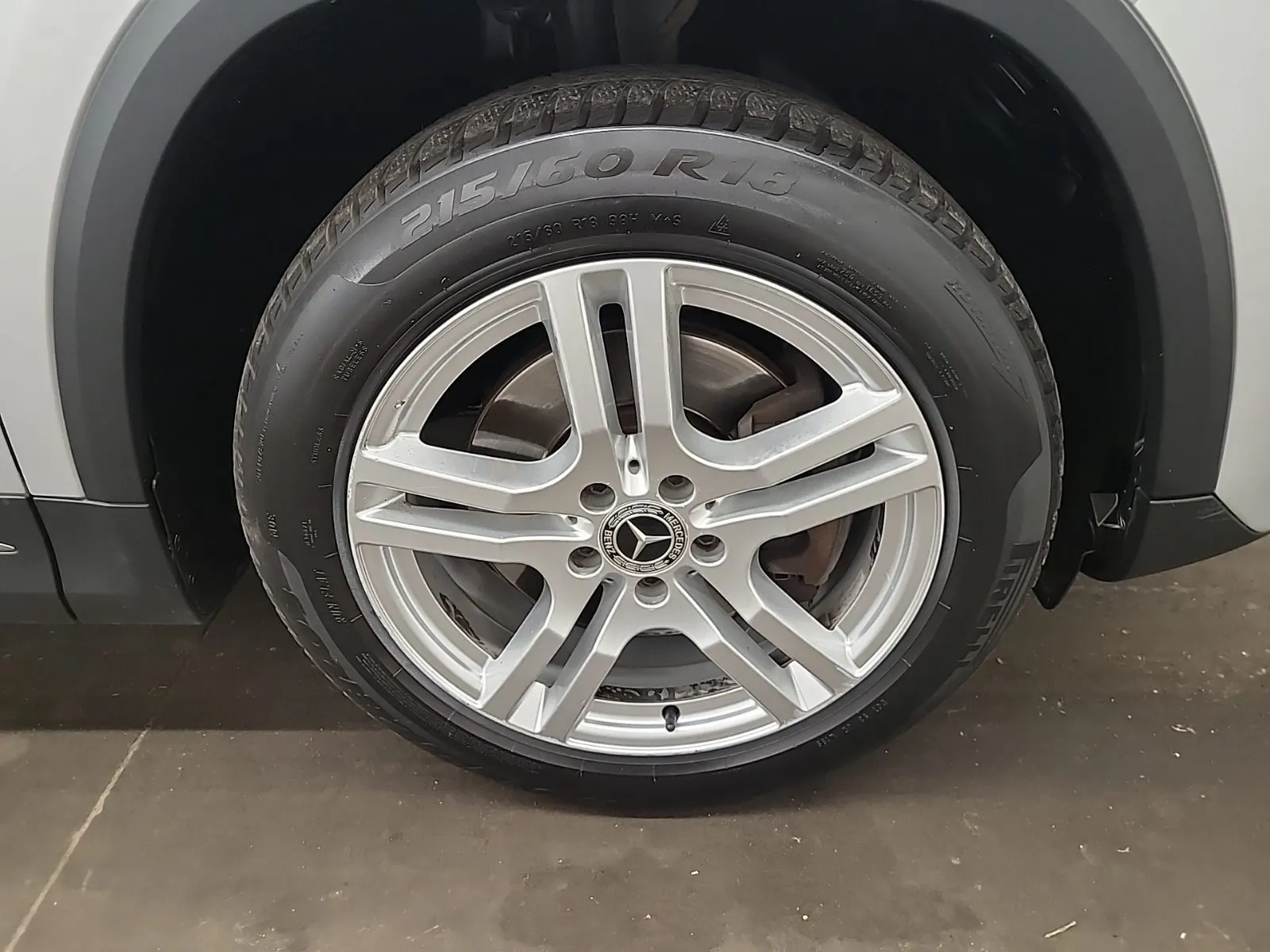 Right Front Wheel/Tire Photo
