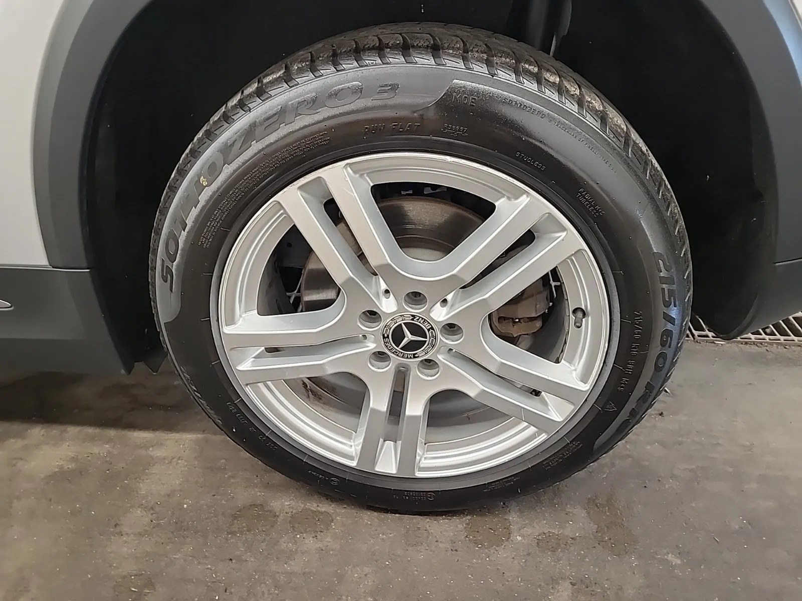 Left Rear Wheel/Tire Photo