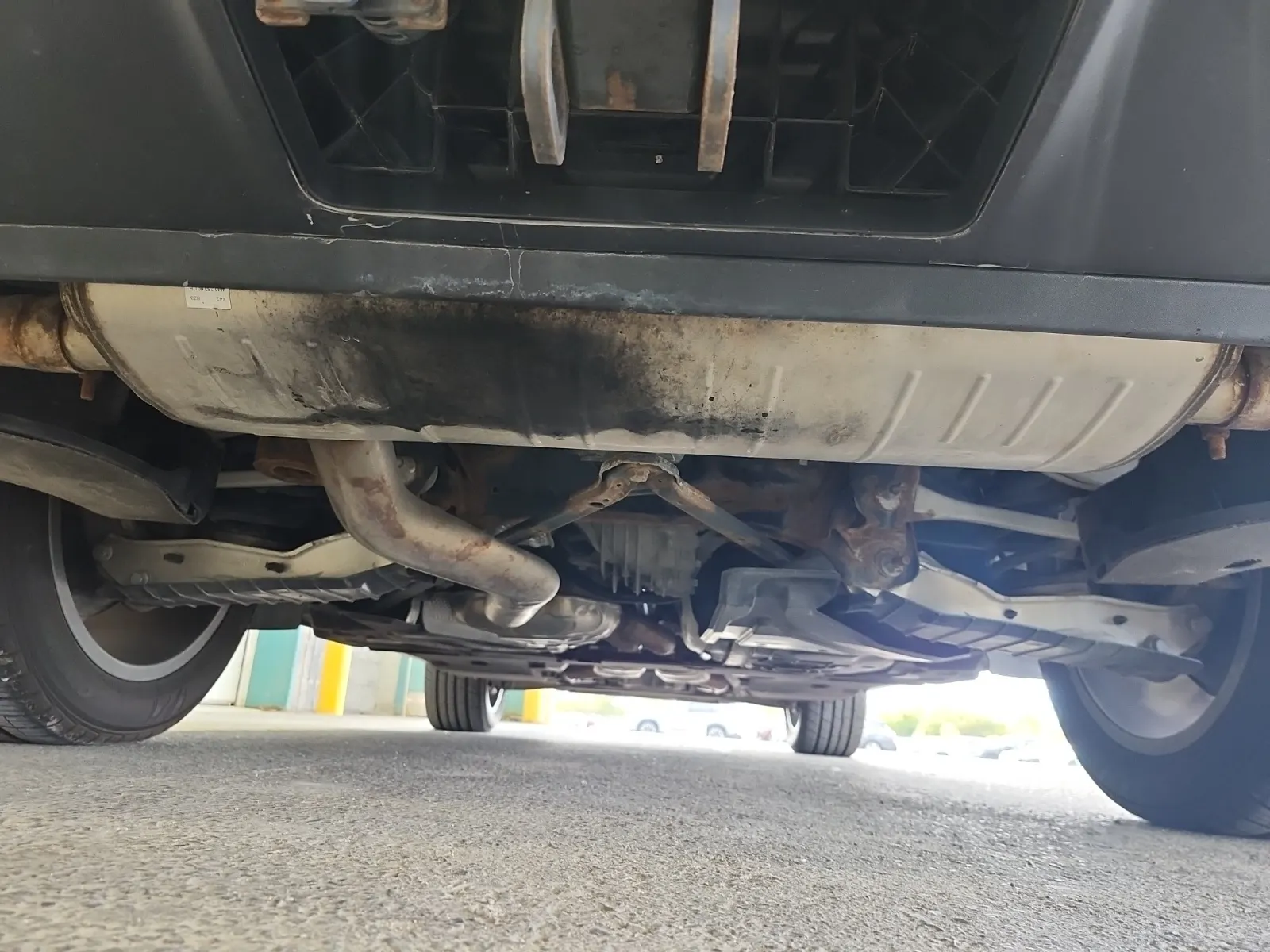 Undercarriage - Rear Photo