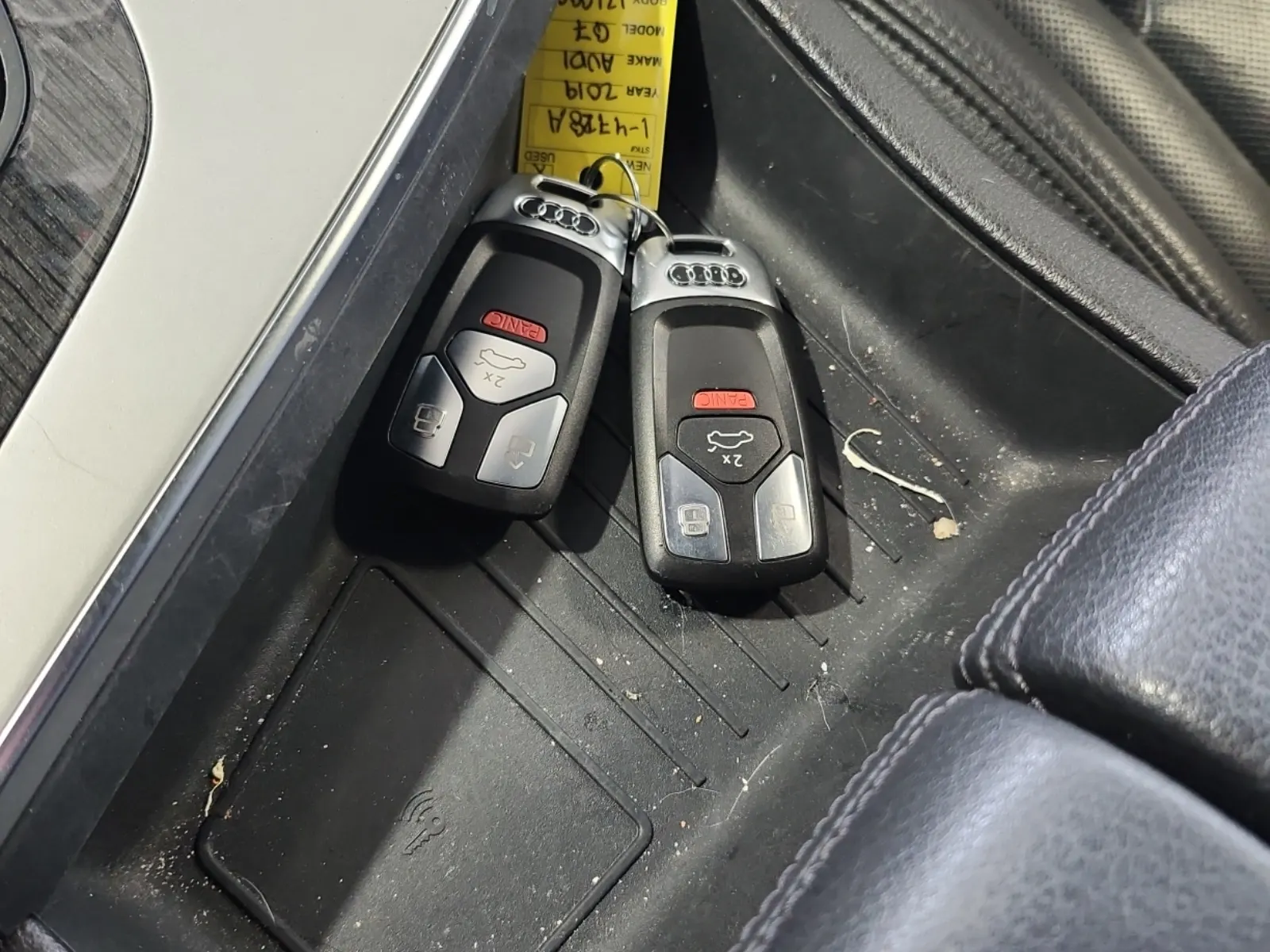 Keys/Fobs/Manual Photo