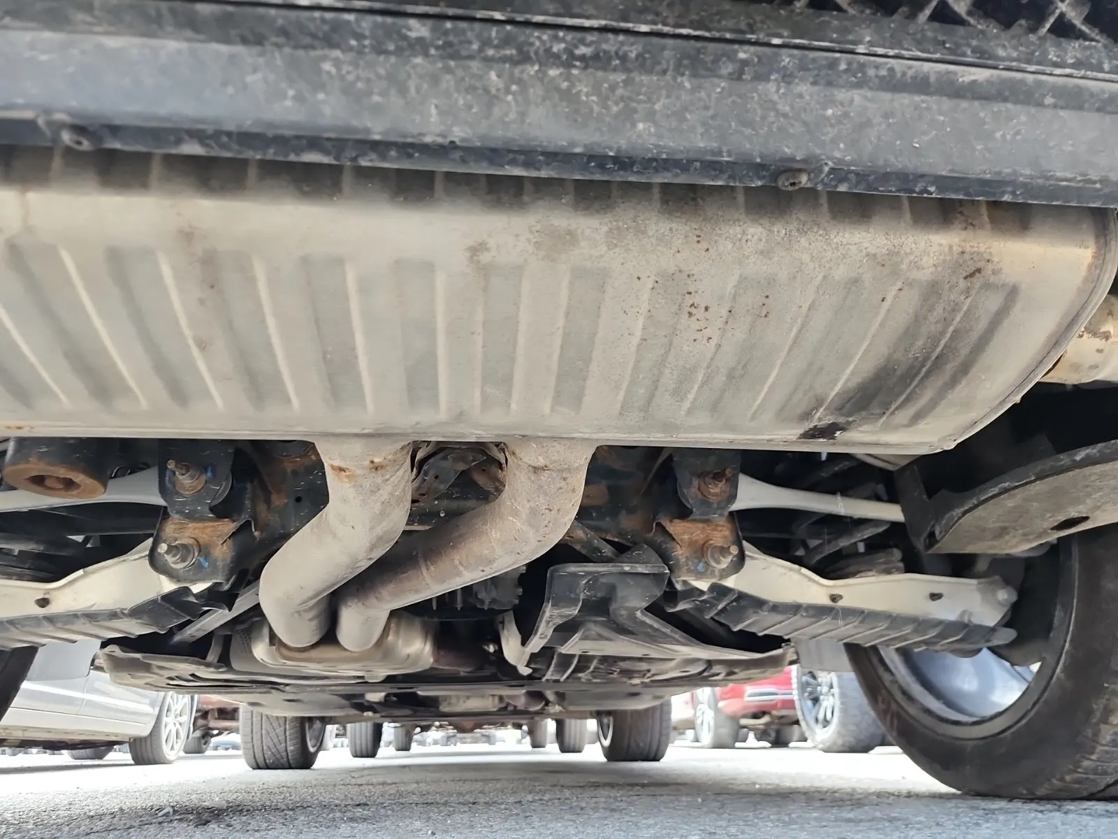 Undercarriage - Rear Photo