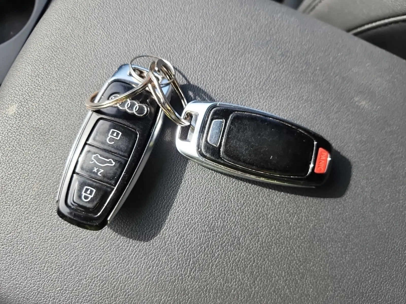 Keys/Fobs/Manual Photo