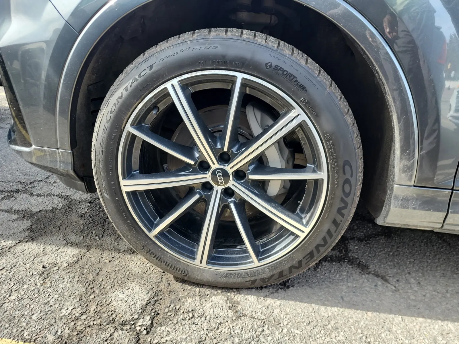 Front driver wheel/tire photo