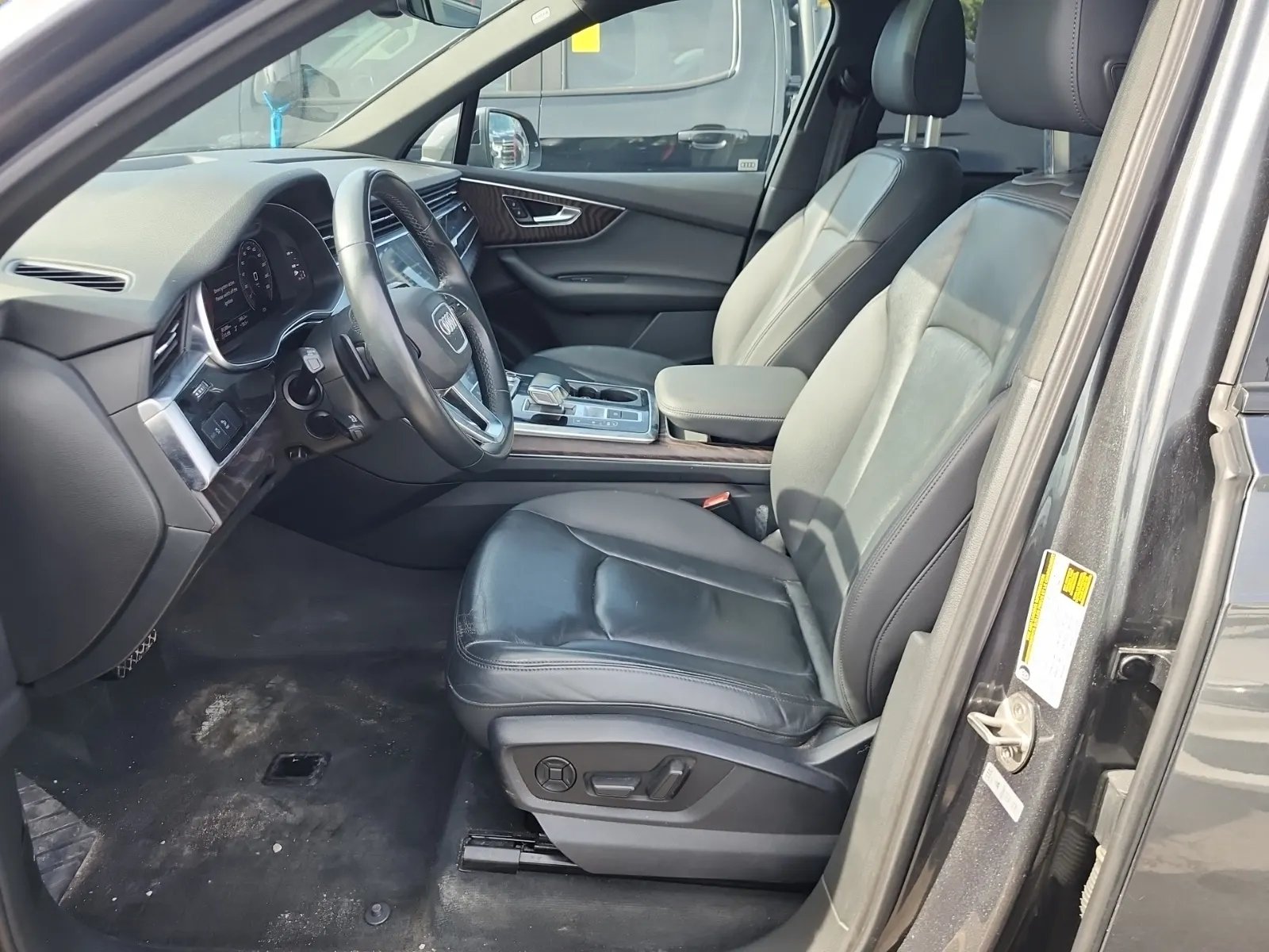 Front Interior Photo