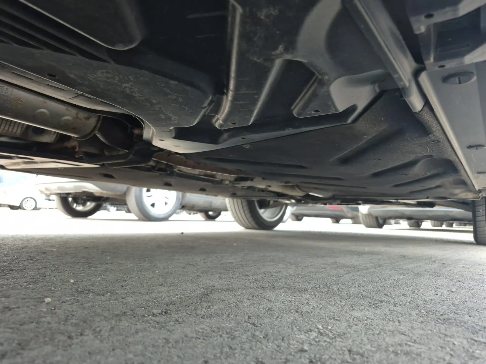 Undercarriage - Passenger Photo
