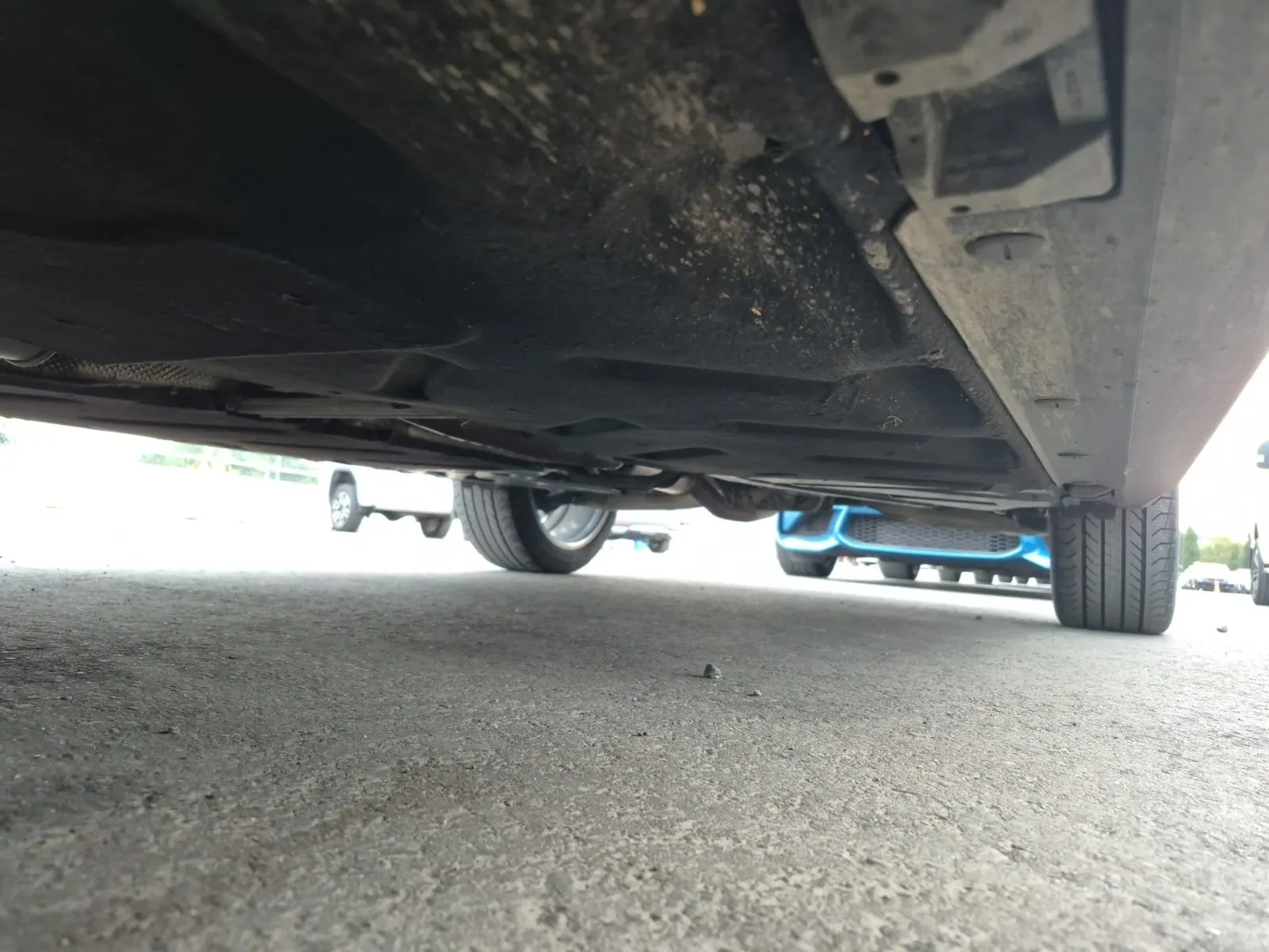 Undercarriage - Driver Photo