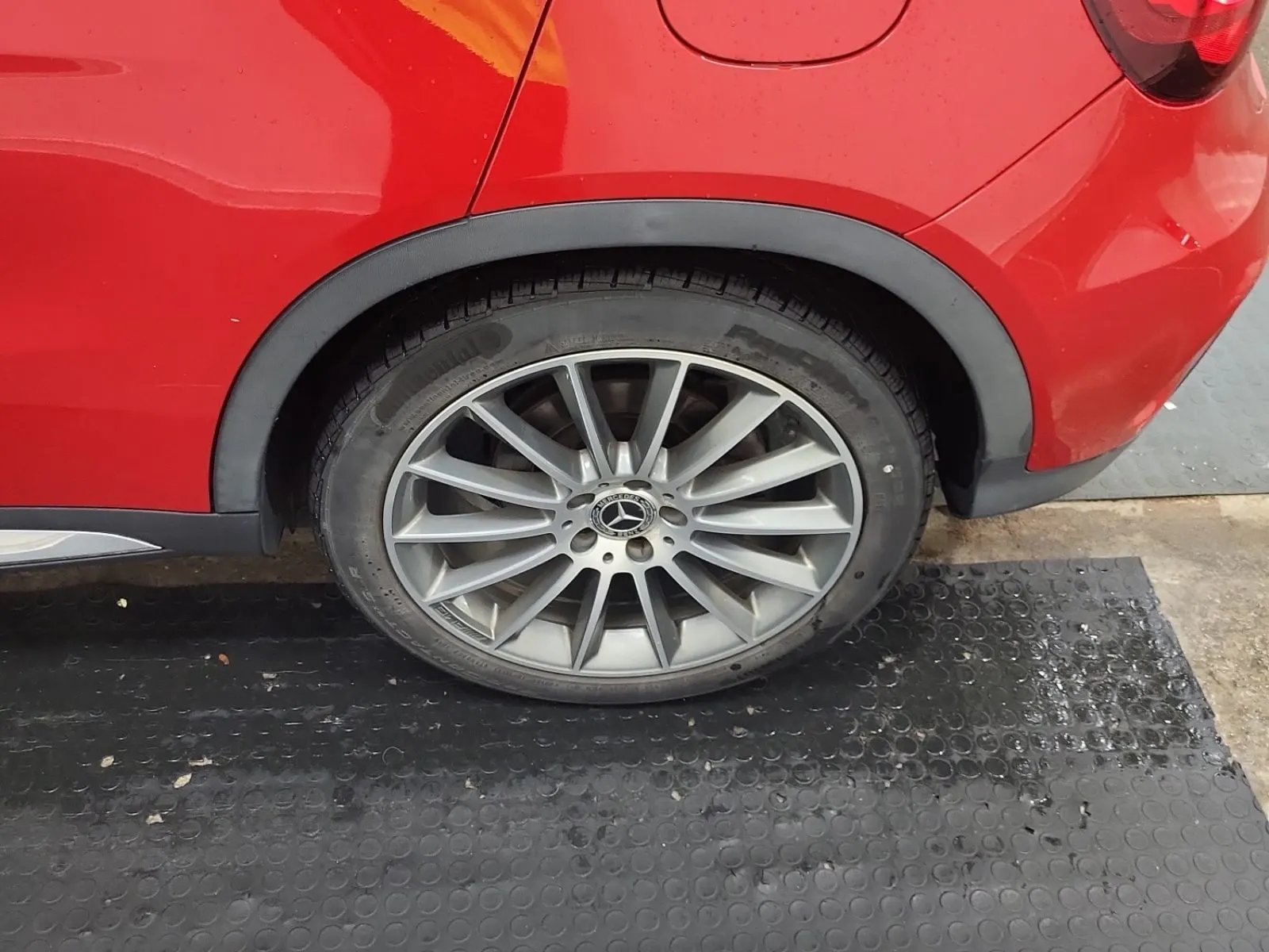 Left Rear Wheel/Tire Photo