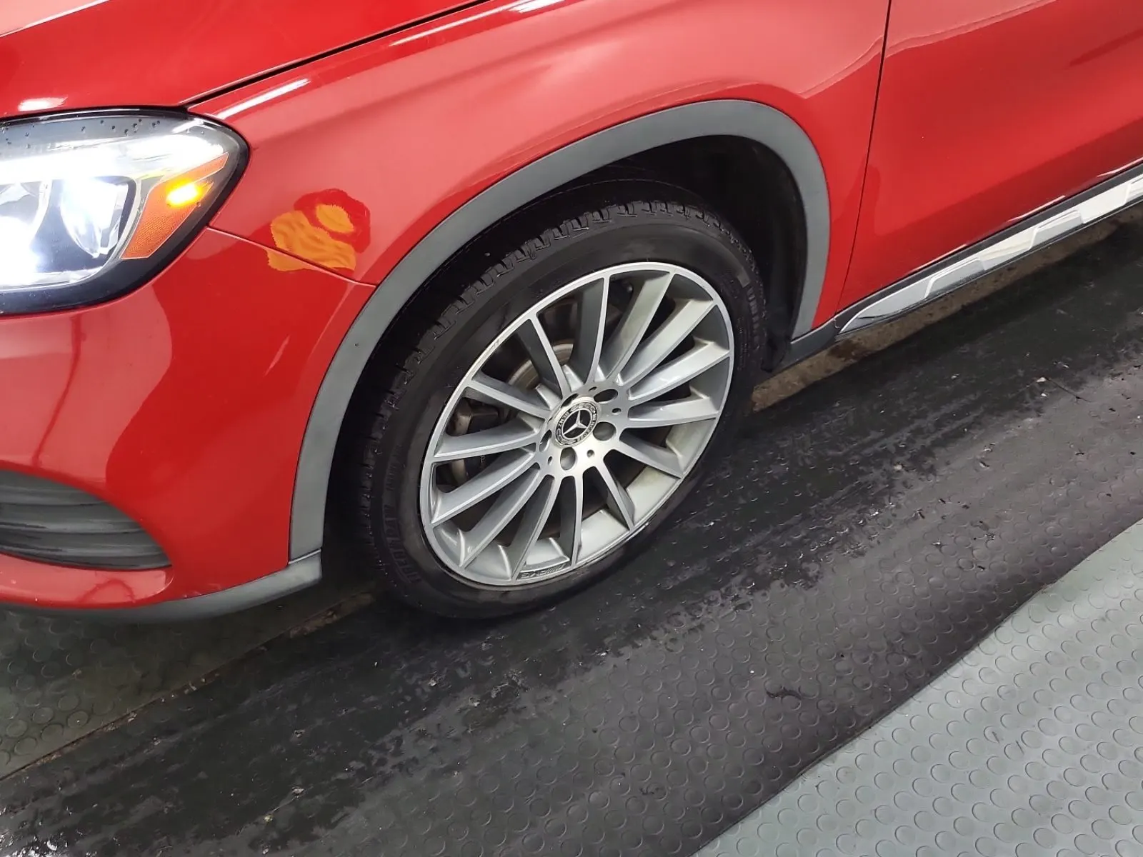 Front driver wheel/tire photo