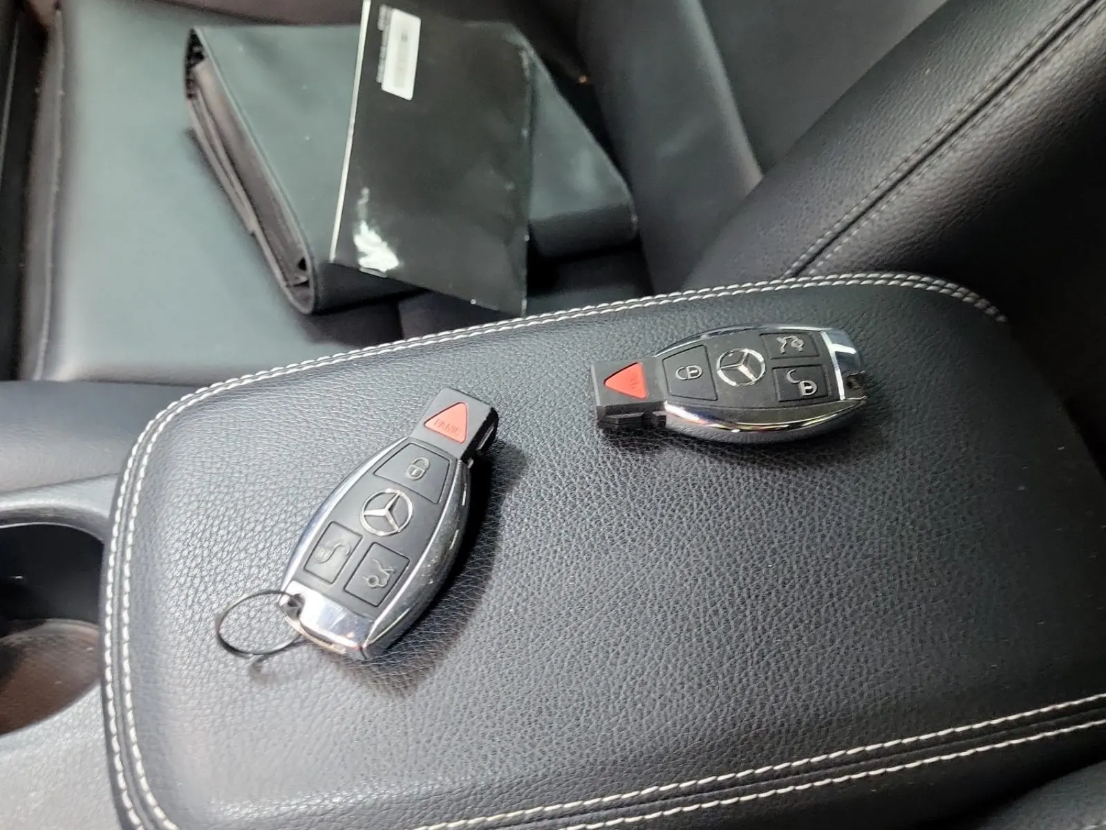 Keys/Fobs/Manual Photo