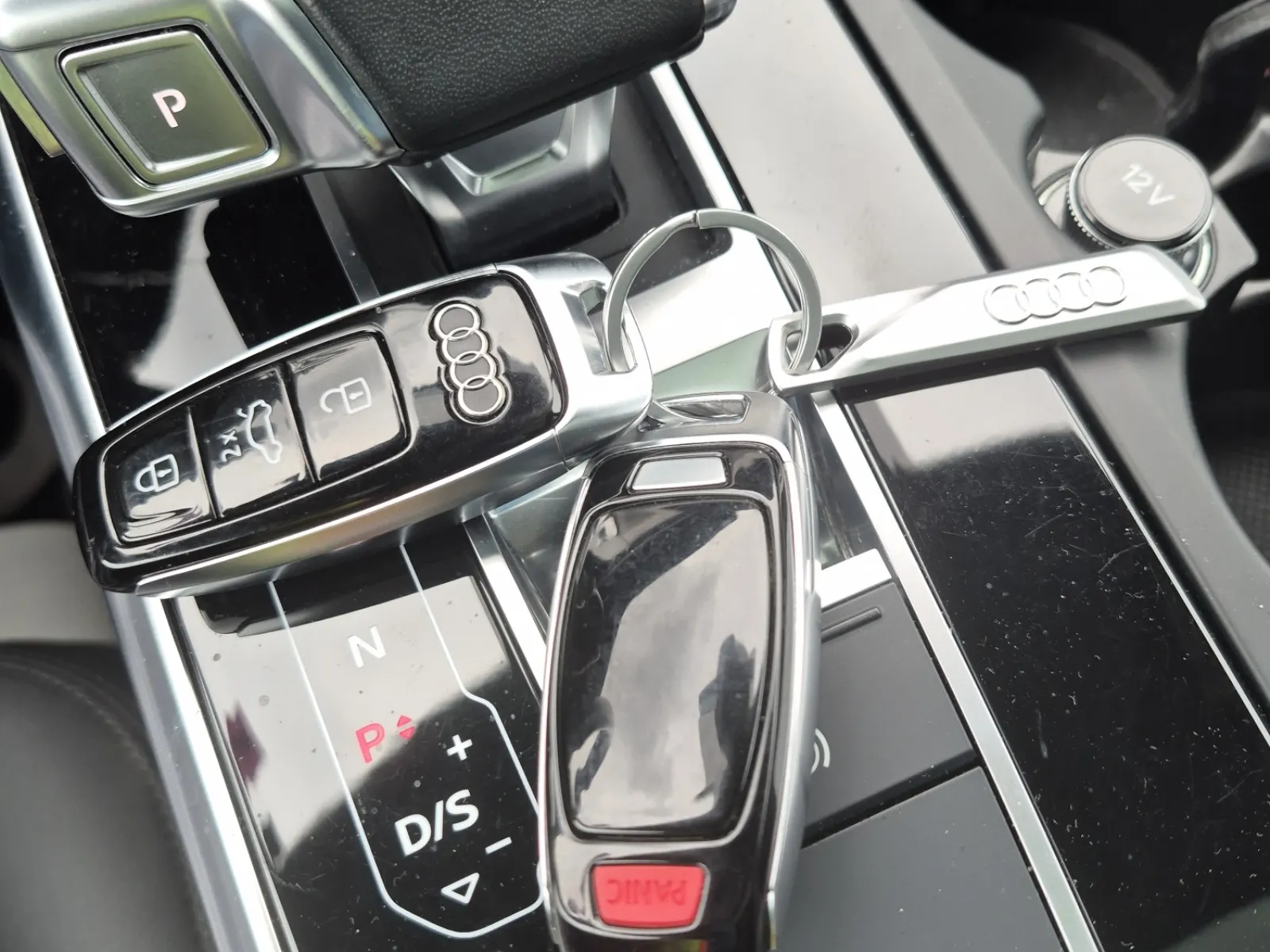 Keys/Fobs/Manual Photo