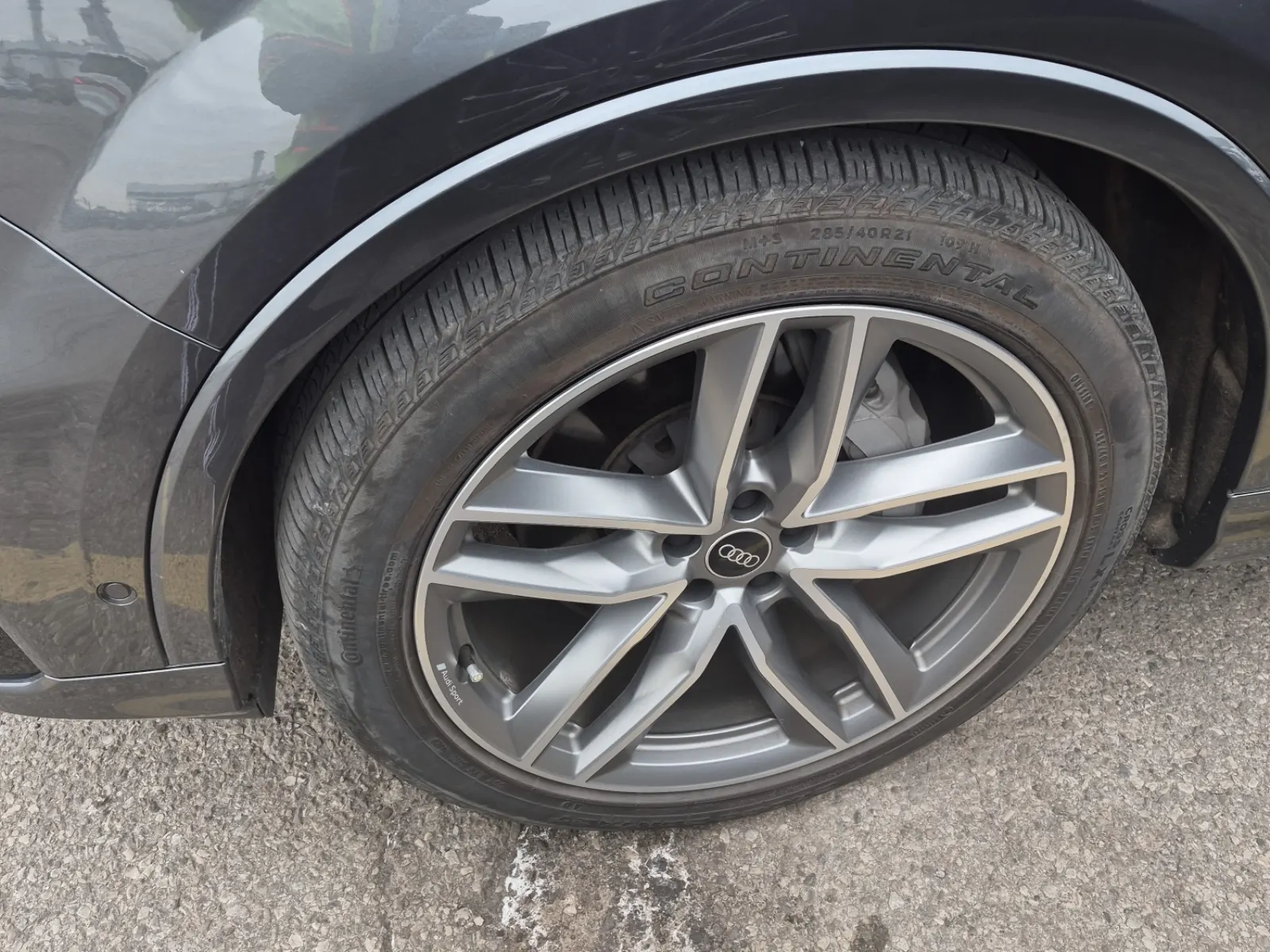 Front driver wheel/tire photo