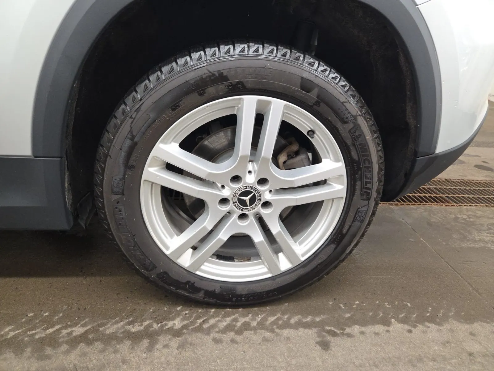 Left Rear Wheel/Tire Photo