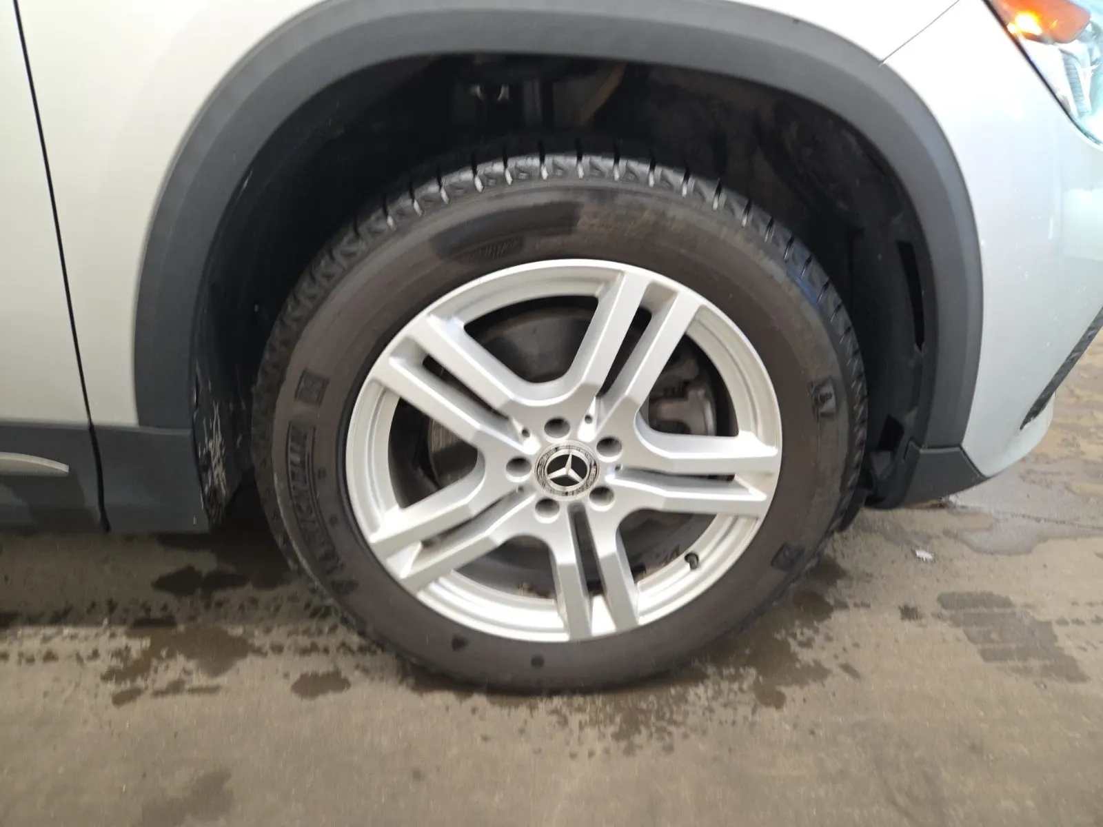 Right Front Wheel/Tire Photo