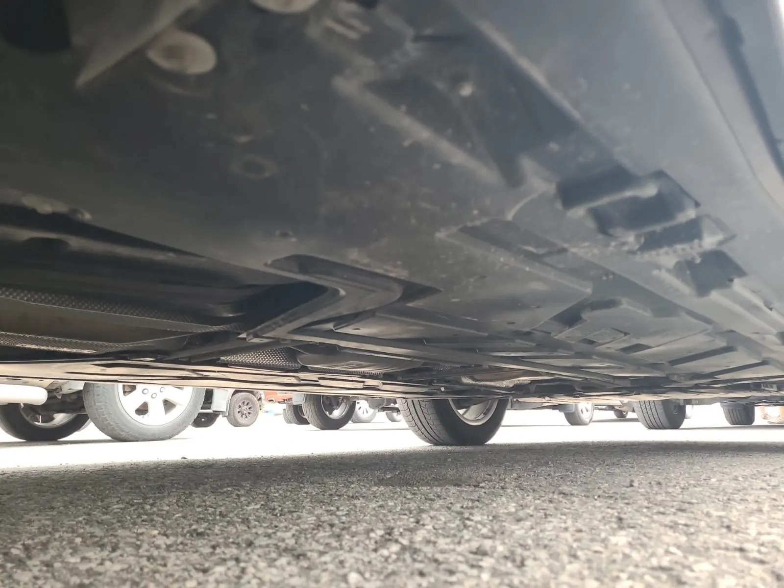 Undercarriage - Passenger Photo