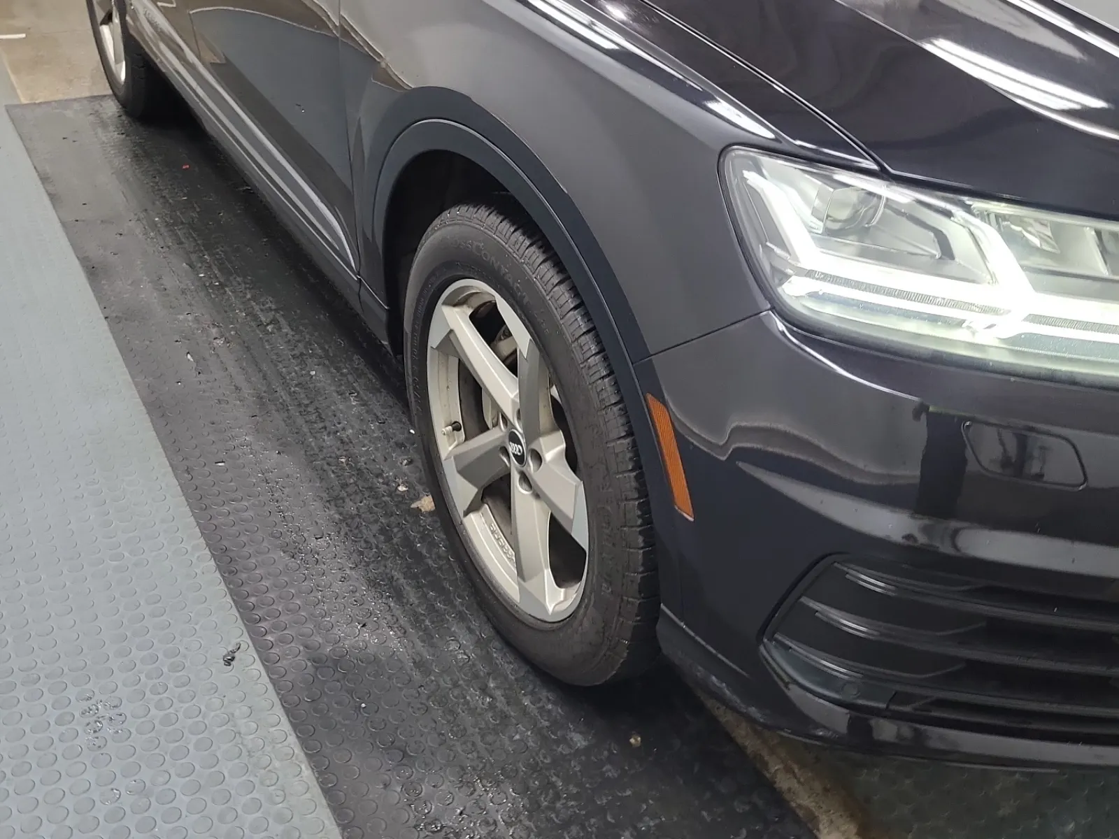Right Front Wheel/Tire Photo