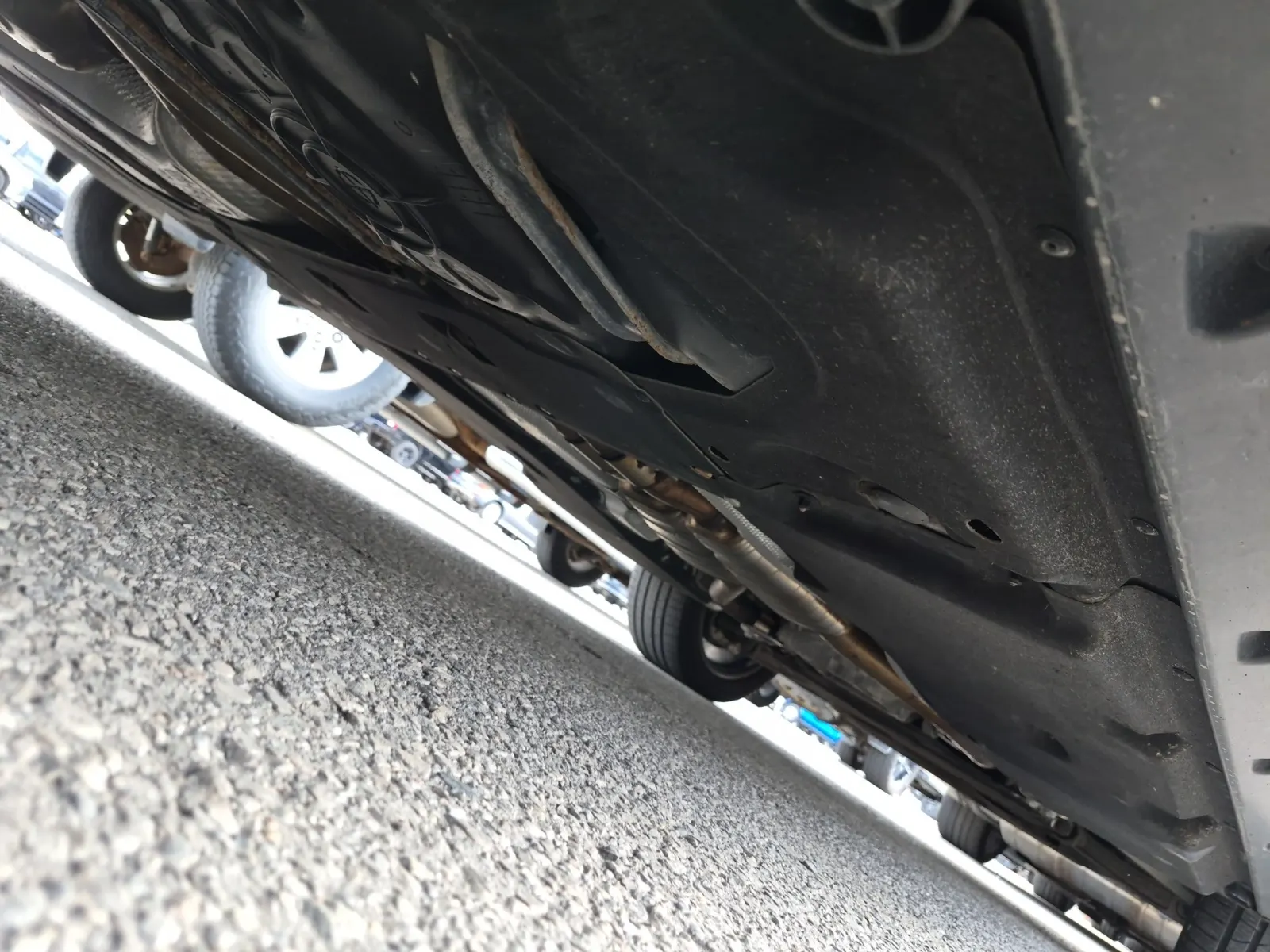 Undercarriage - Passenger Photo