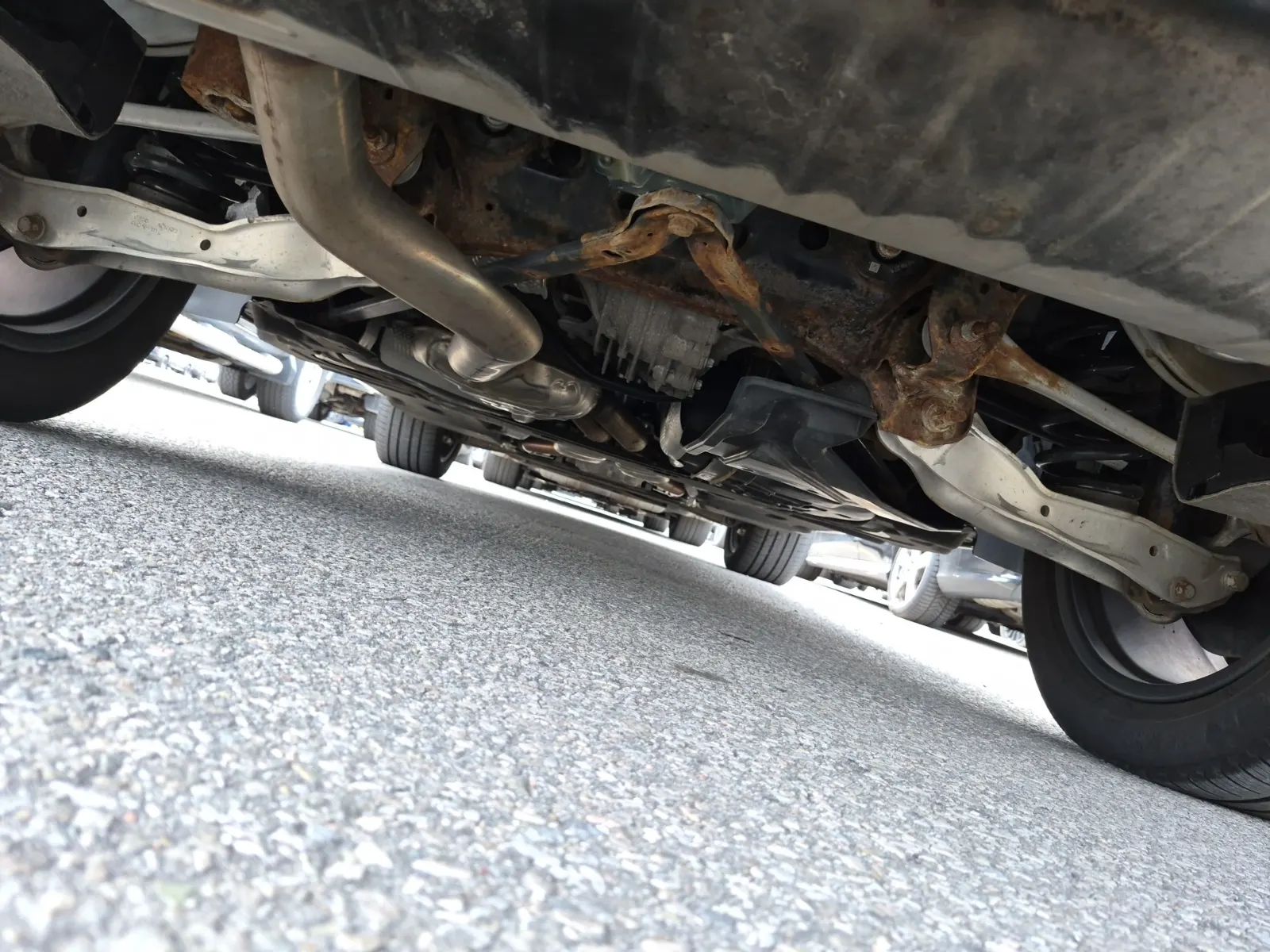 Undercarriage - Rear Photo