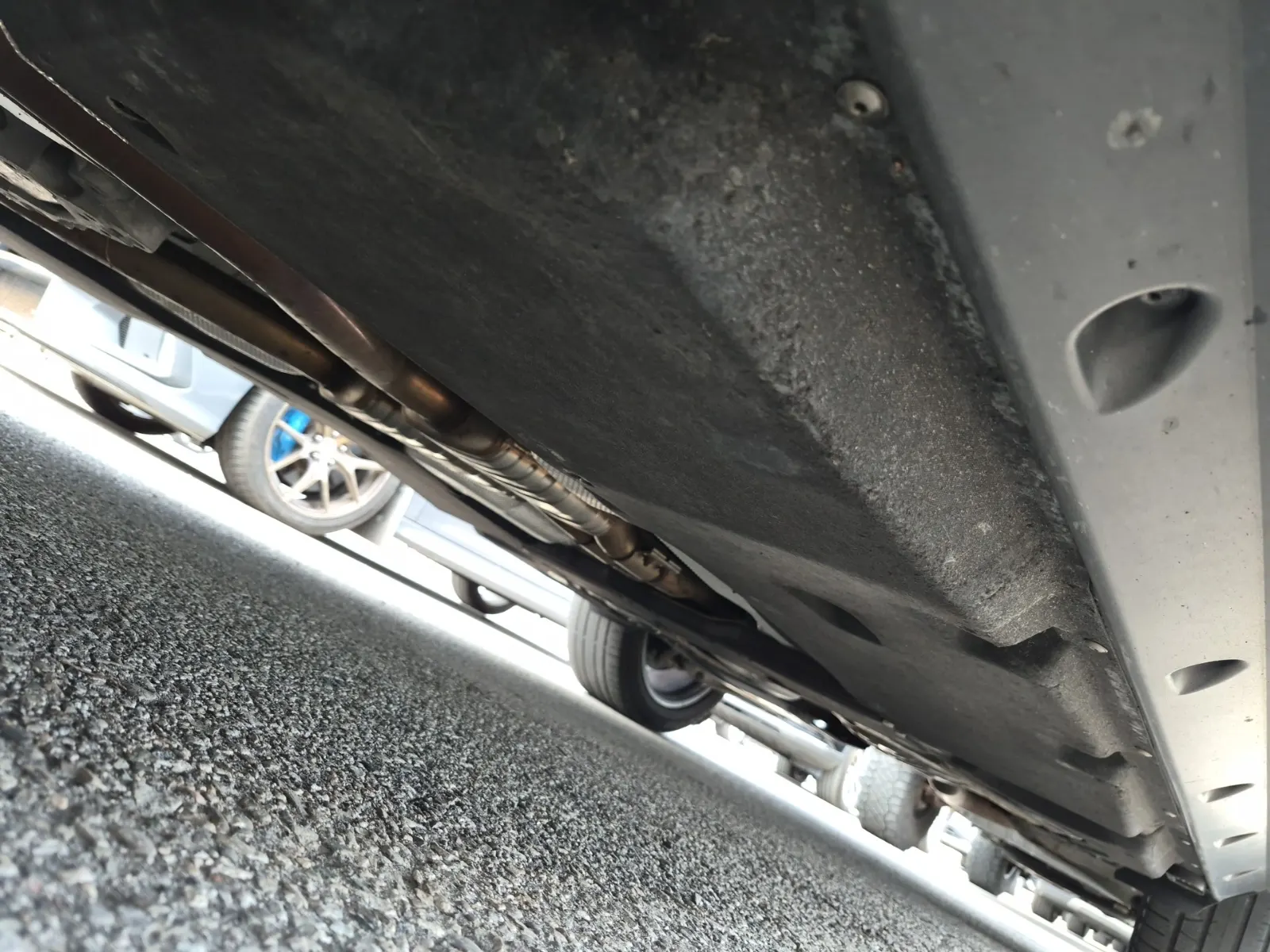 Undercarriage - Driver Photo