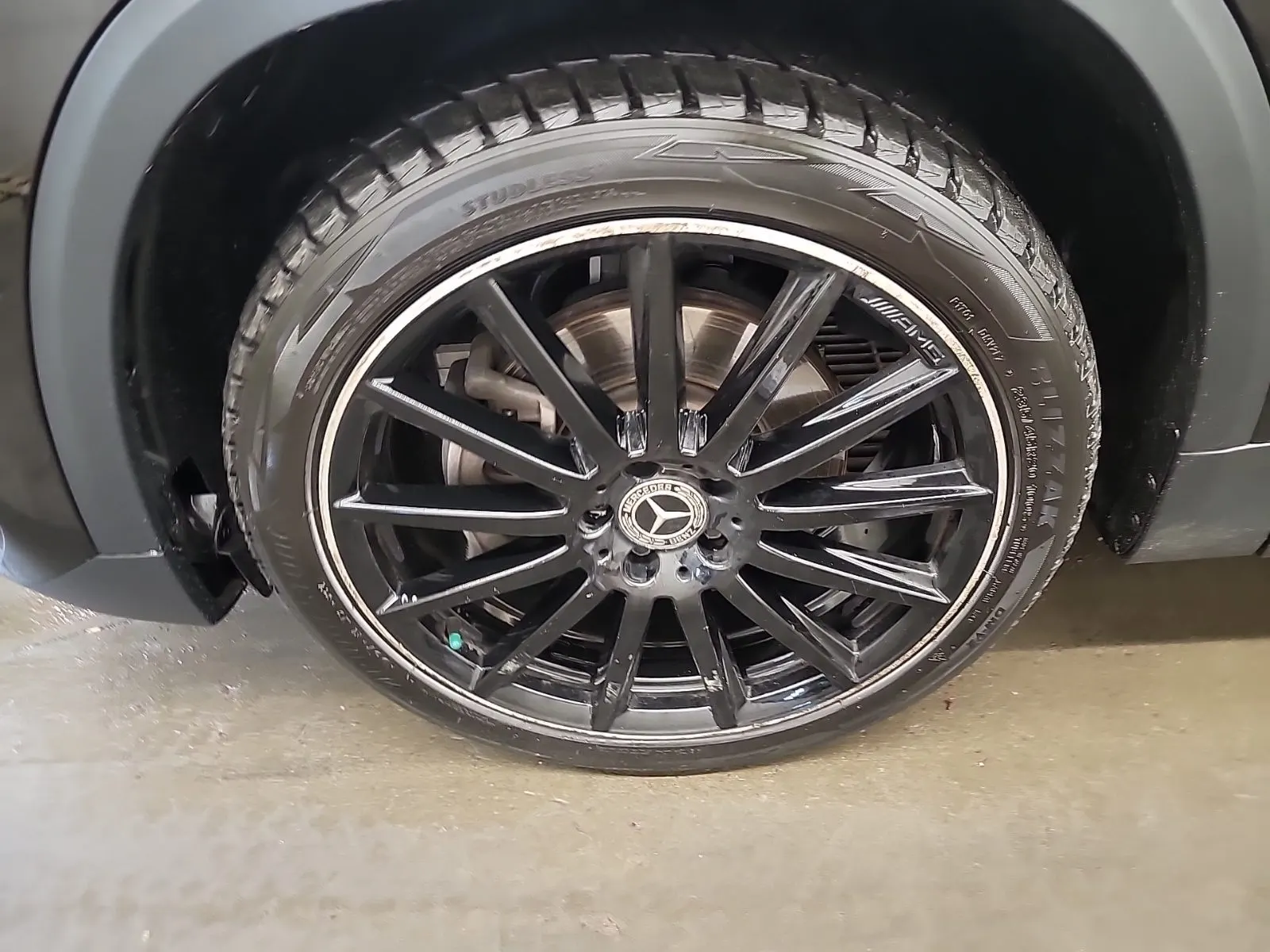 Front driver wheel/tire photo