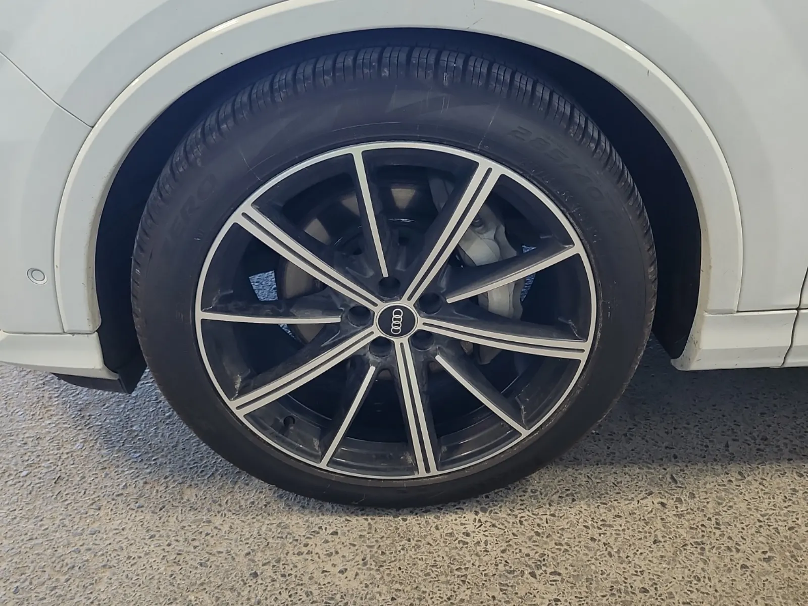Front driver wheel/tire photo