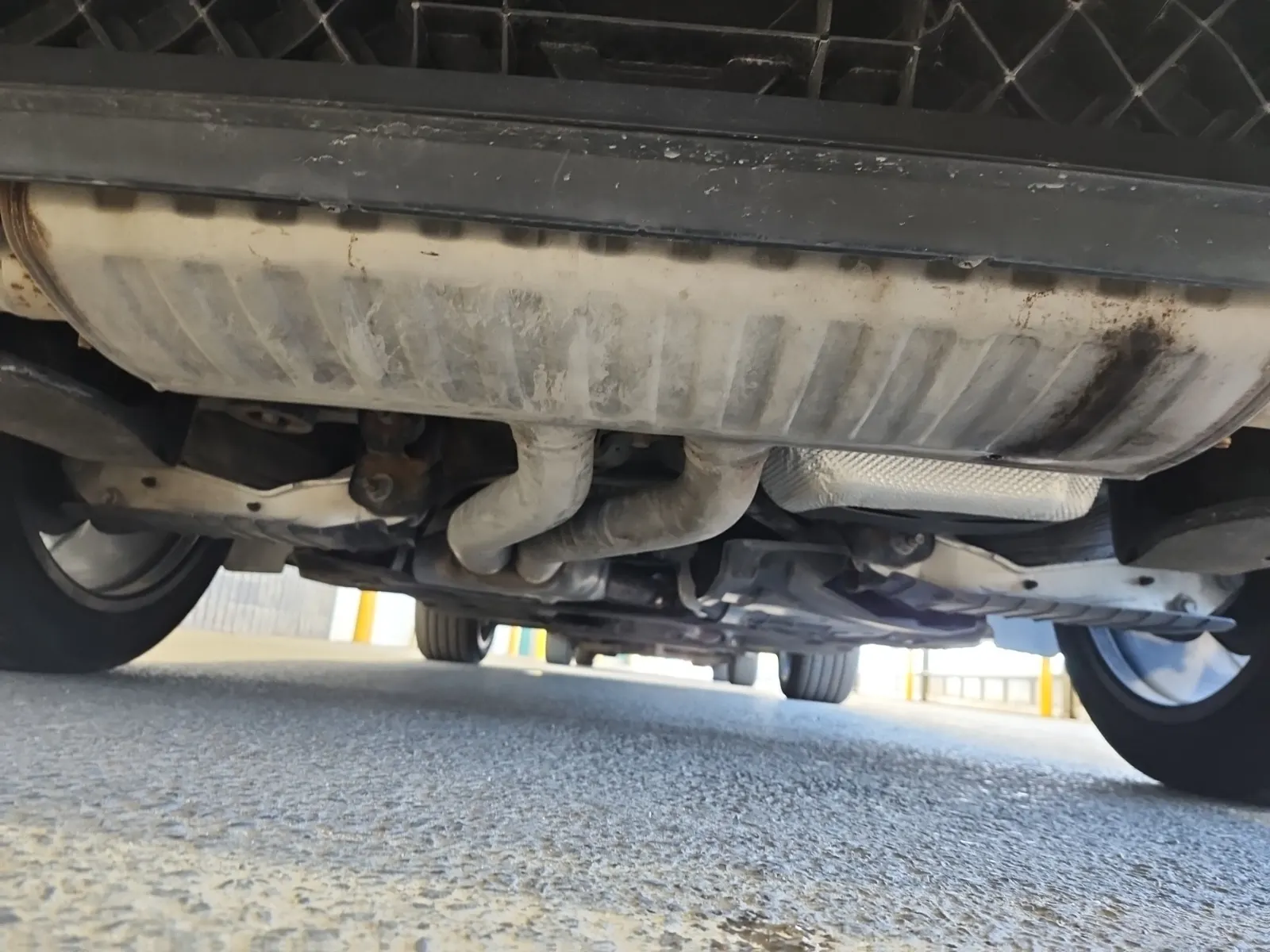 Undercarriage - Rear Photo