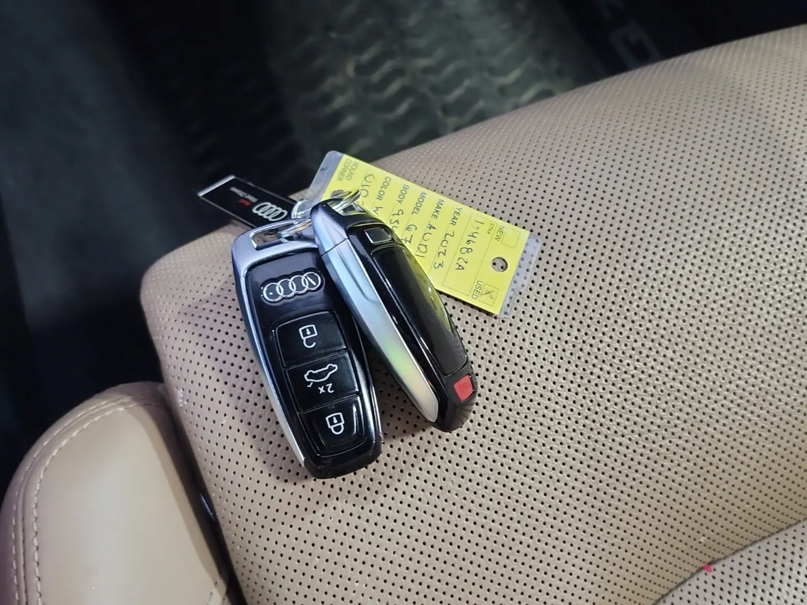 Keys/Fobs/Manual Photo