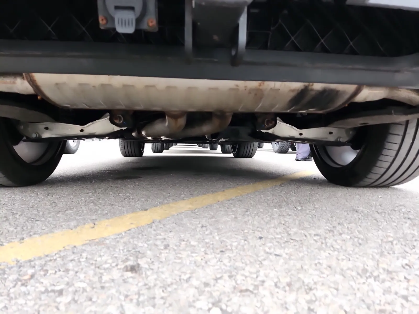 Undercarriage - Rear Photo
