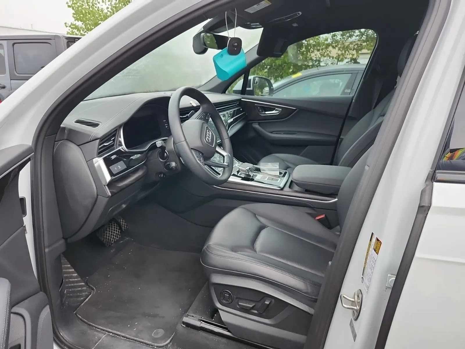 Front Interior Photo