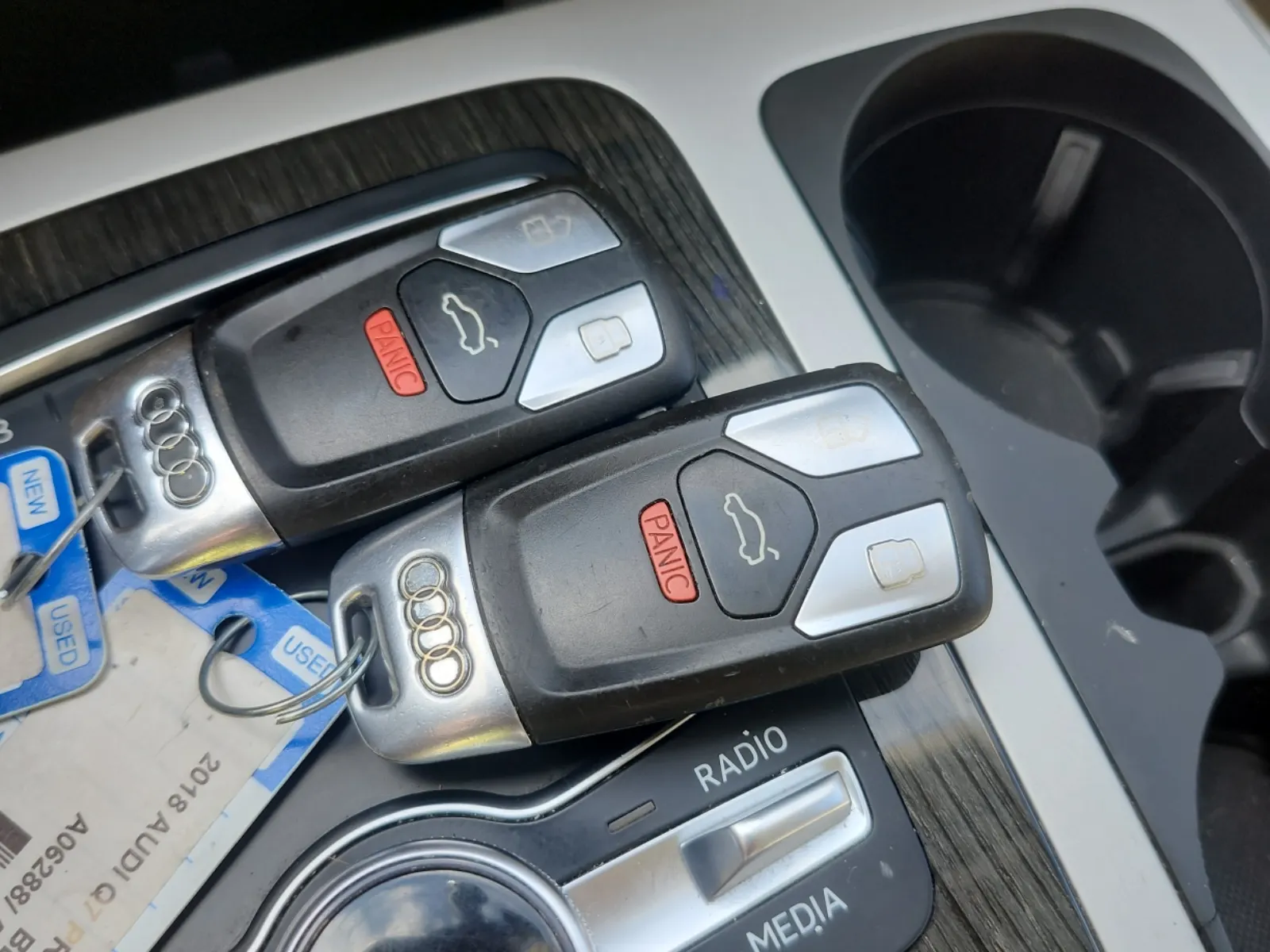 Keys/Fobs/Manual Photo