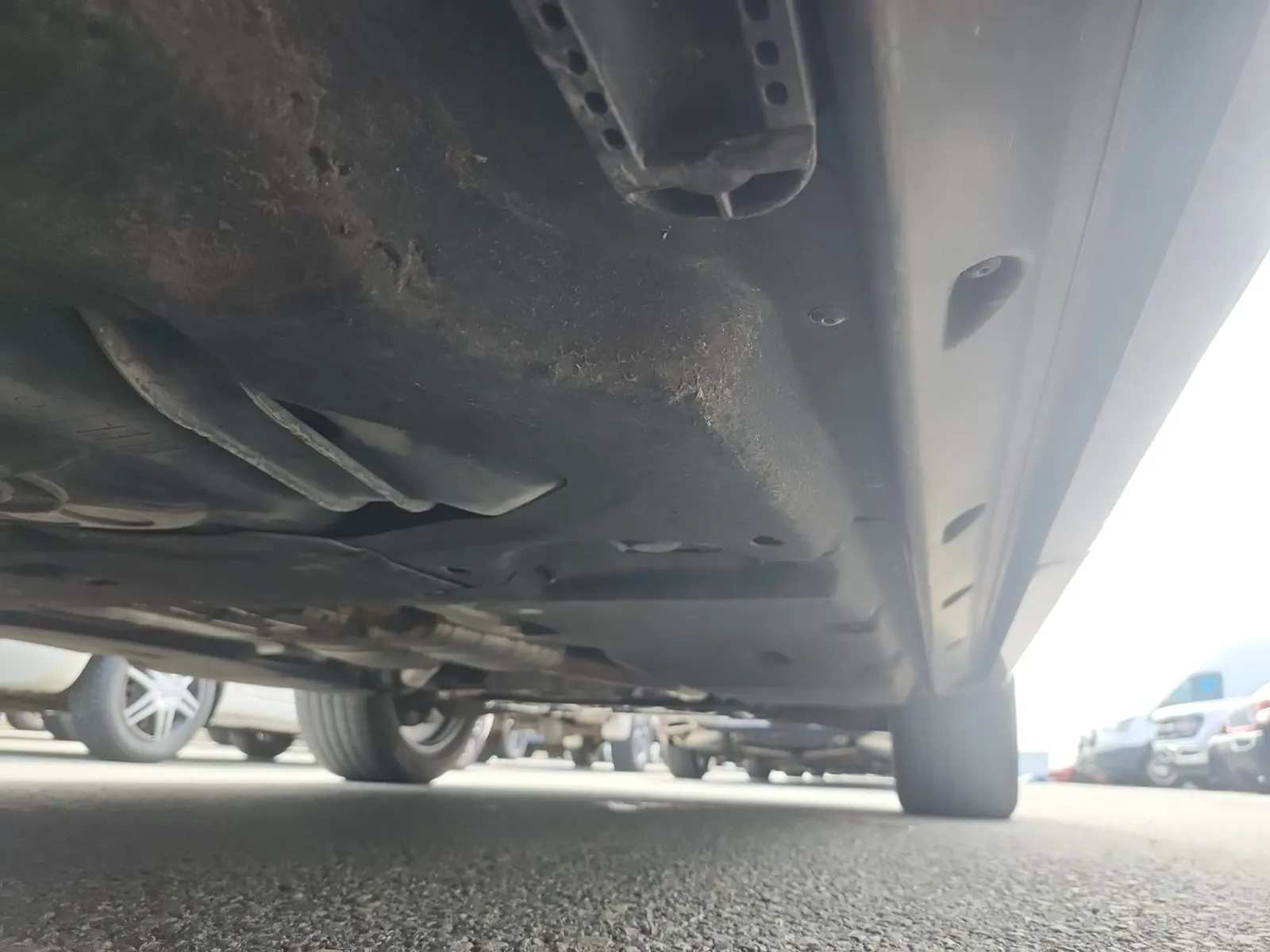 Undercarriage - Passenger Photo