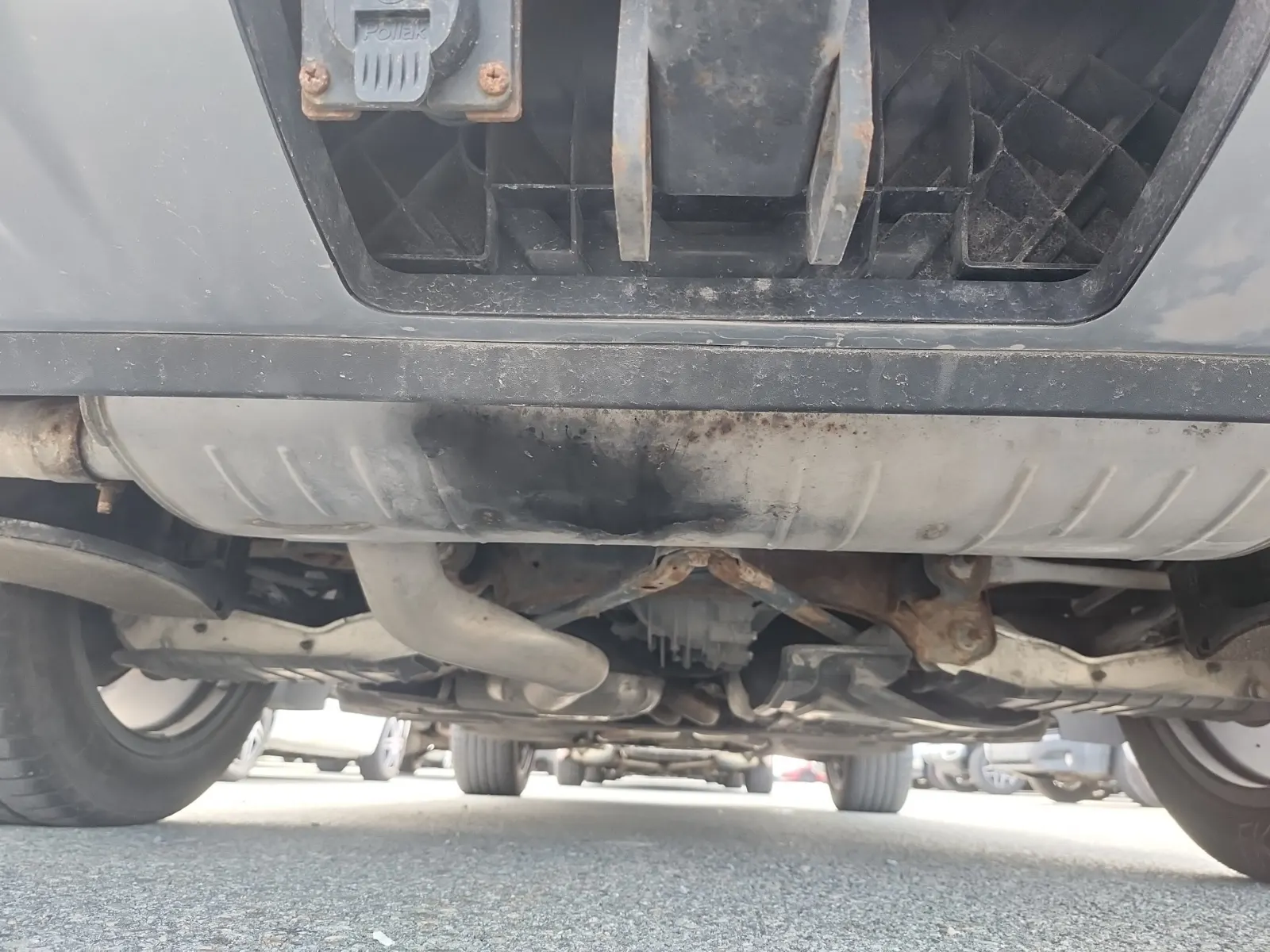 Undercarriage - Rear Photo